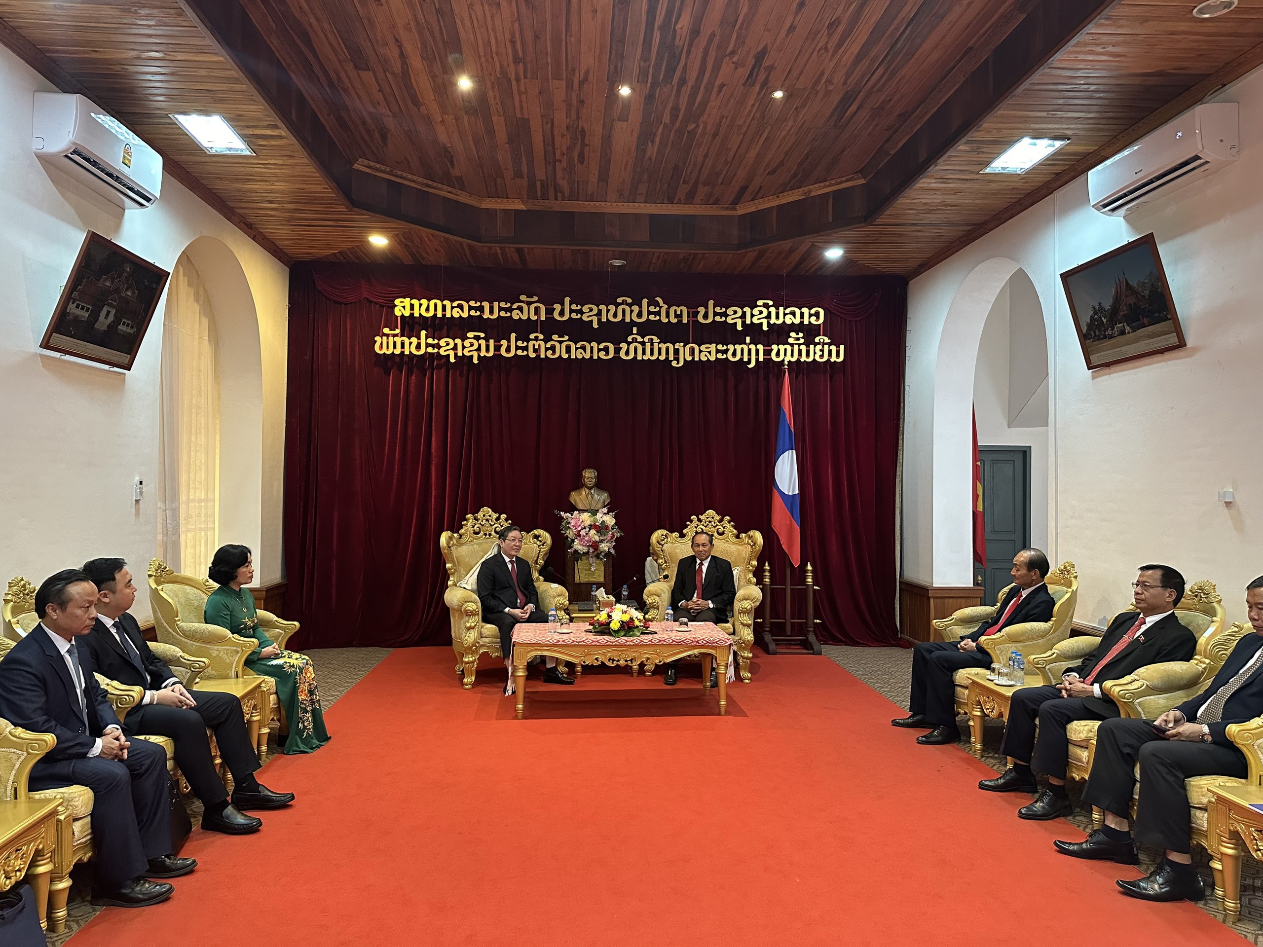 Chủ tịch Hội Nông dân Việt Nam Lương Quốc Đoàn làm việc tại tỉnh Luang Prabang, Lào- Ảnh 1.