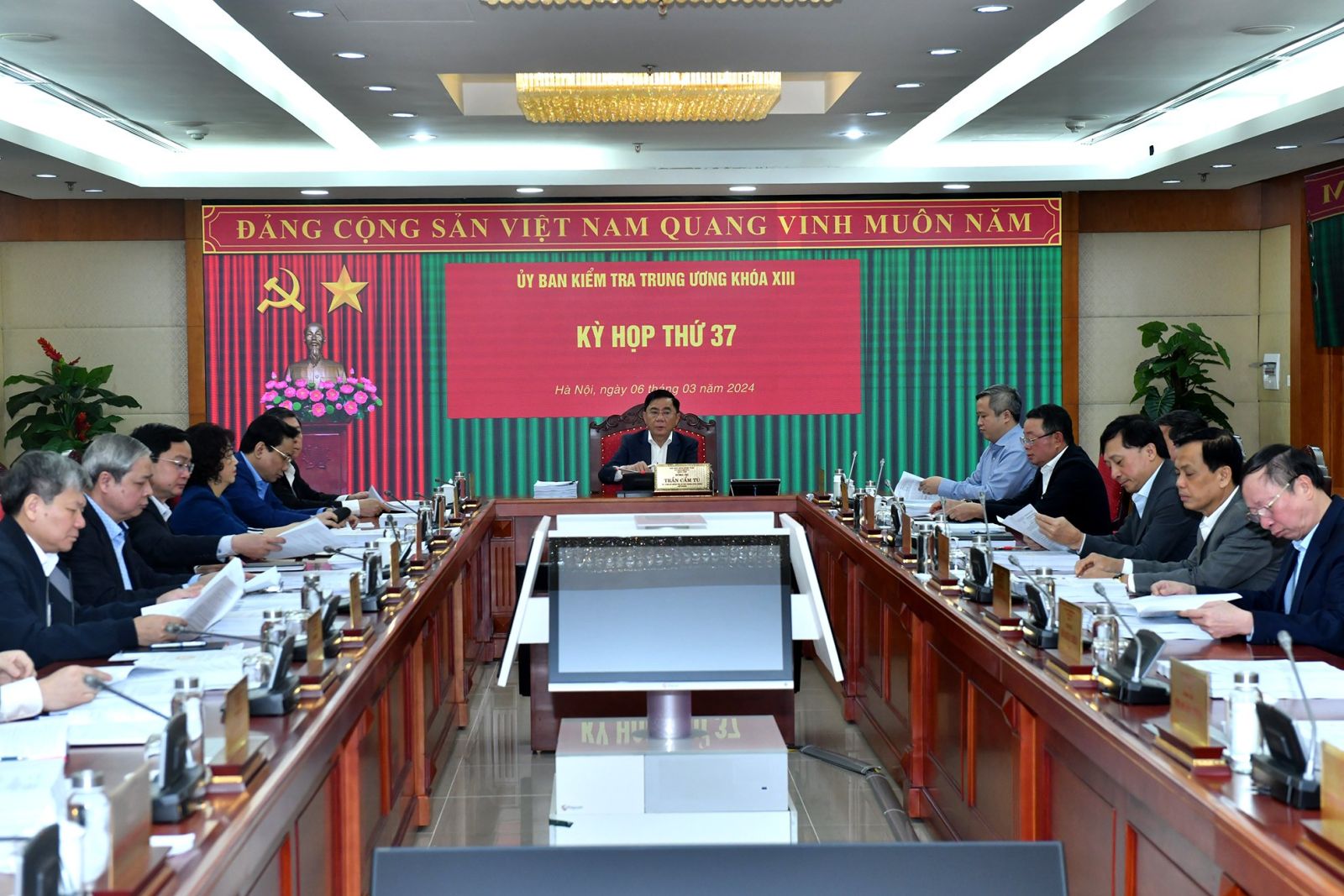 Bộ trưởng Đào Ngọc Dung và nhiều cán bộ chịu trách nhiệm trong vi phạm của Ban cán sự Đảng Bộ LĐTBXH- Ảnh 1.