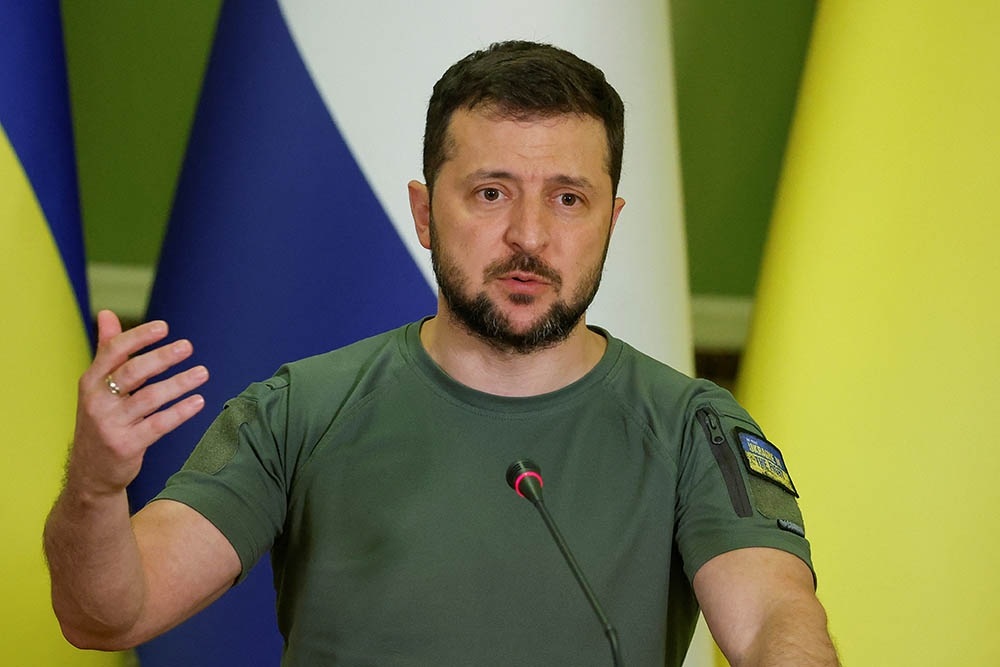 Tổng thống Ukraine Zelensky bật mí về hơn 10 lần thoát âm mưu ám sát- Ảnh 1.