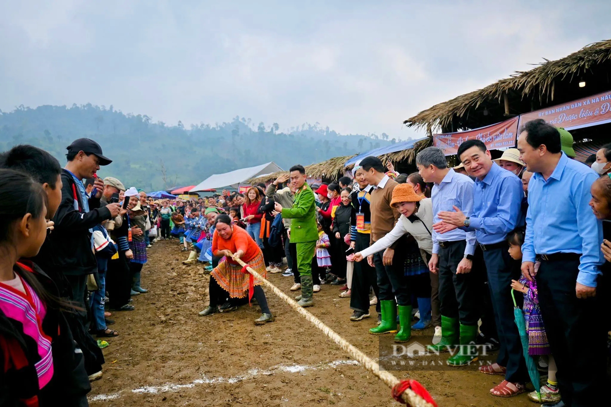 Độc đáo người Mông ở Yên Bái tổ chức lễ cúng thần ở "rừng thiêng"- Ảnh 5.