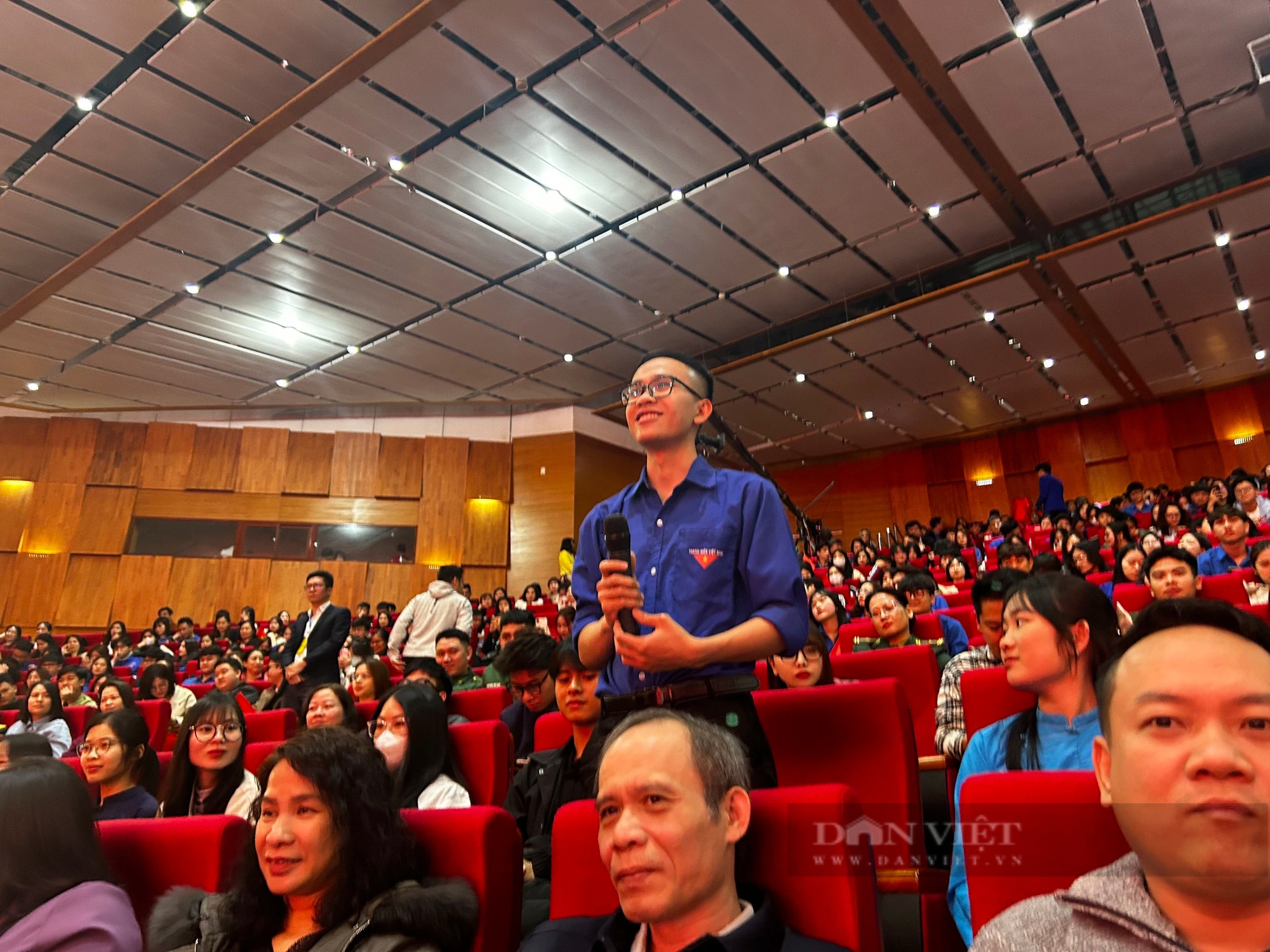 Học sinh, sinh viên Quảng Ninh giao lưu cùng đoàn làm phim "Đào, Phở và Piano"- Ảnh 4.