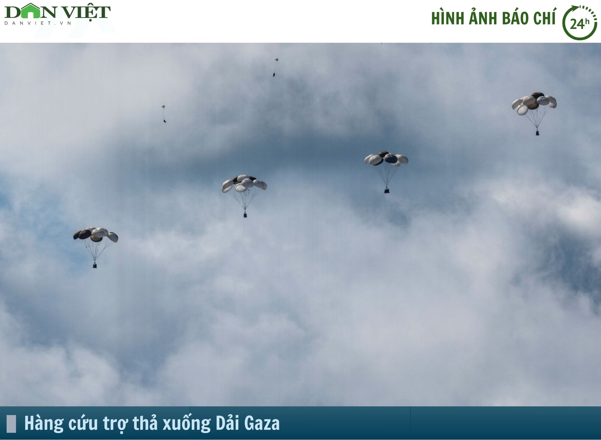 Hình ảnh báo chí 24h: Hàng viện trợ thả từ trên không khiến 15 người thương vong ở Dải Gaza- Ảnh 1.