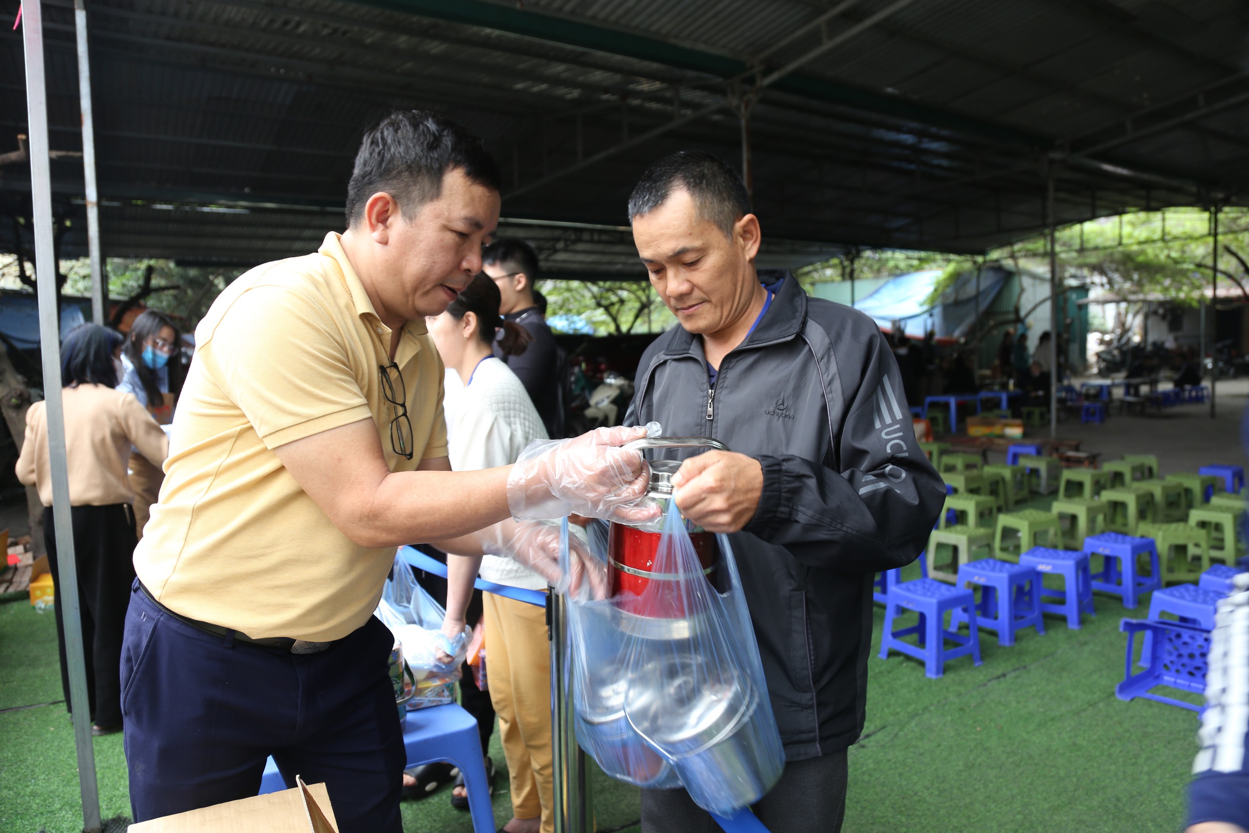 Phiên Chợ Trái Tim - Mái nhà của những trái tim rực lửa thiện nguyện- Ảnh 41.