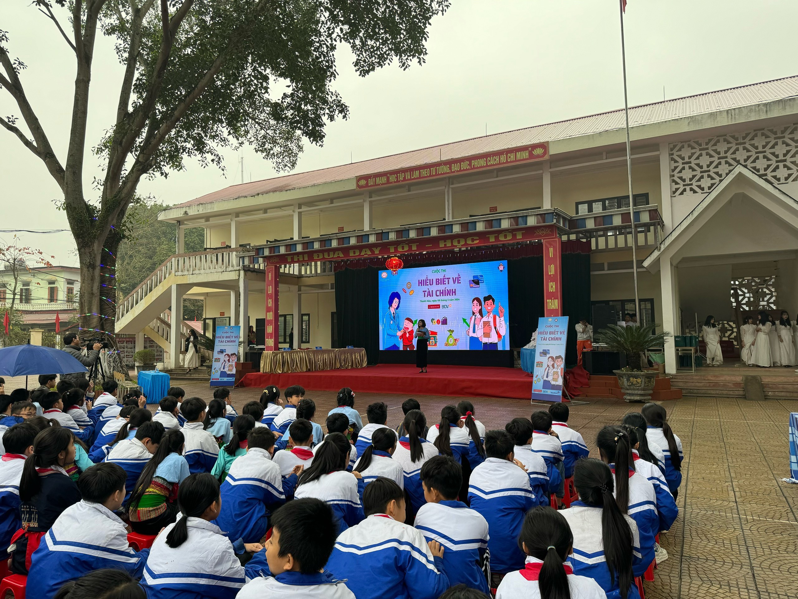 Cuộc thi Hiểu biết về tài chính được tổ chức cho gần 1800 học sinh trung học tại Thanh Hóa- Ảnh 1.