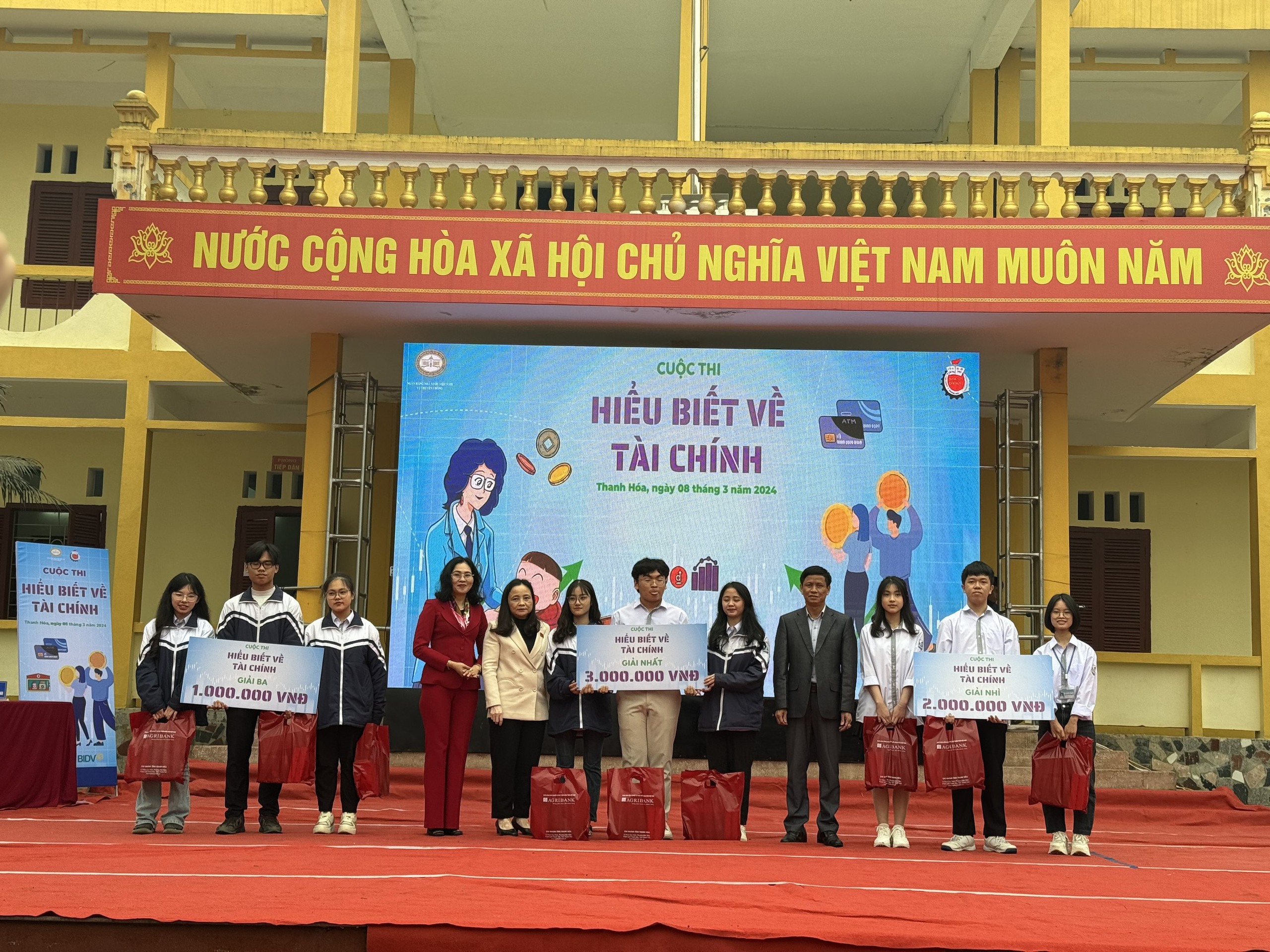Cuộc thi Hiểu biết về tài chính được tổ chức cho gần 1800 học sinh trung học tại Thanh Hóa- Ảnh 2.