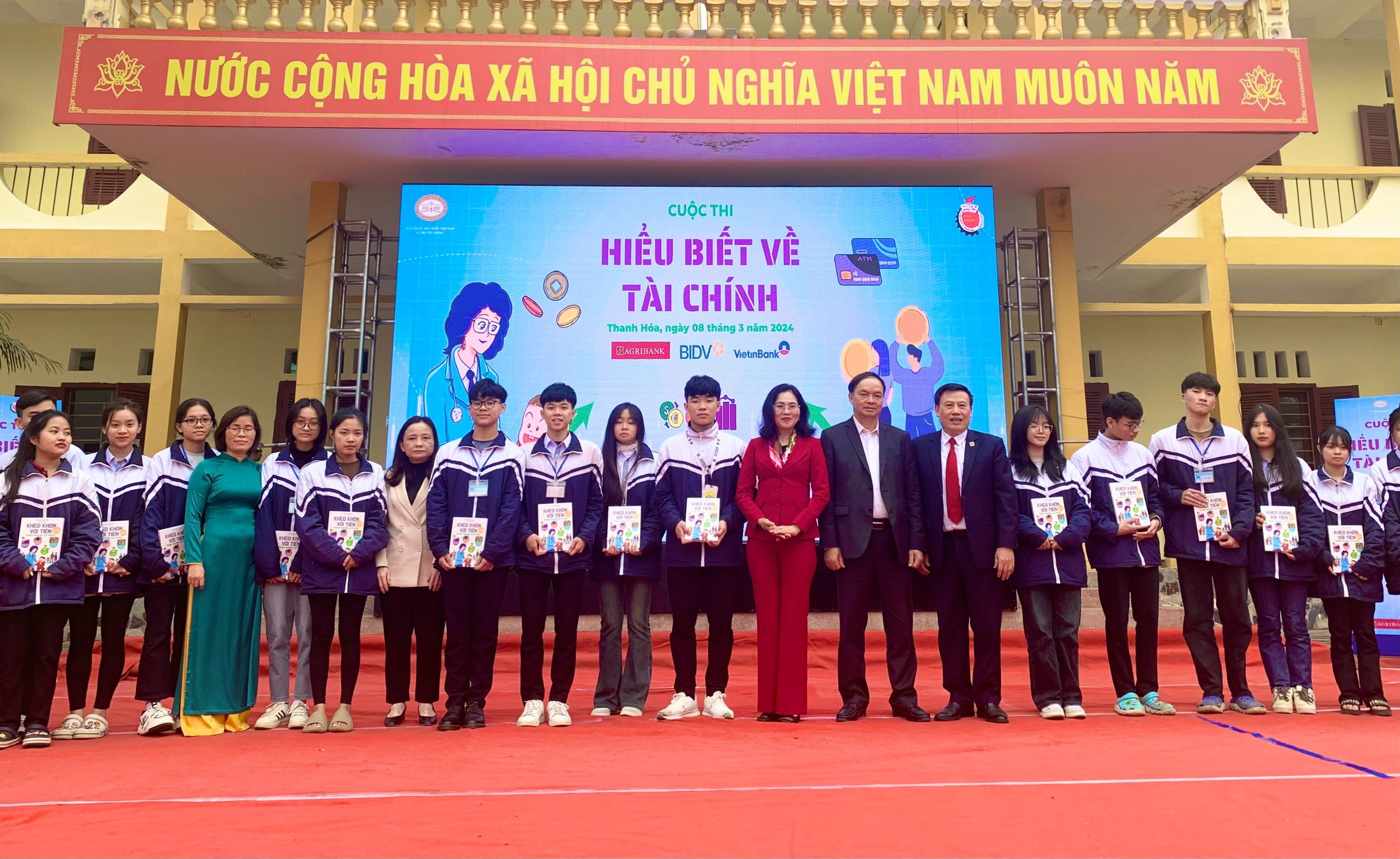 Cuộc thi Hiểu biết về tài chính được tổ chức cho gần 1800 học sinh trung học tại Thanh Hóa- Ảnh 3.