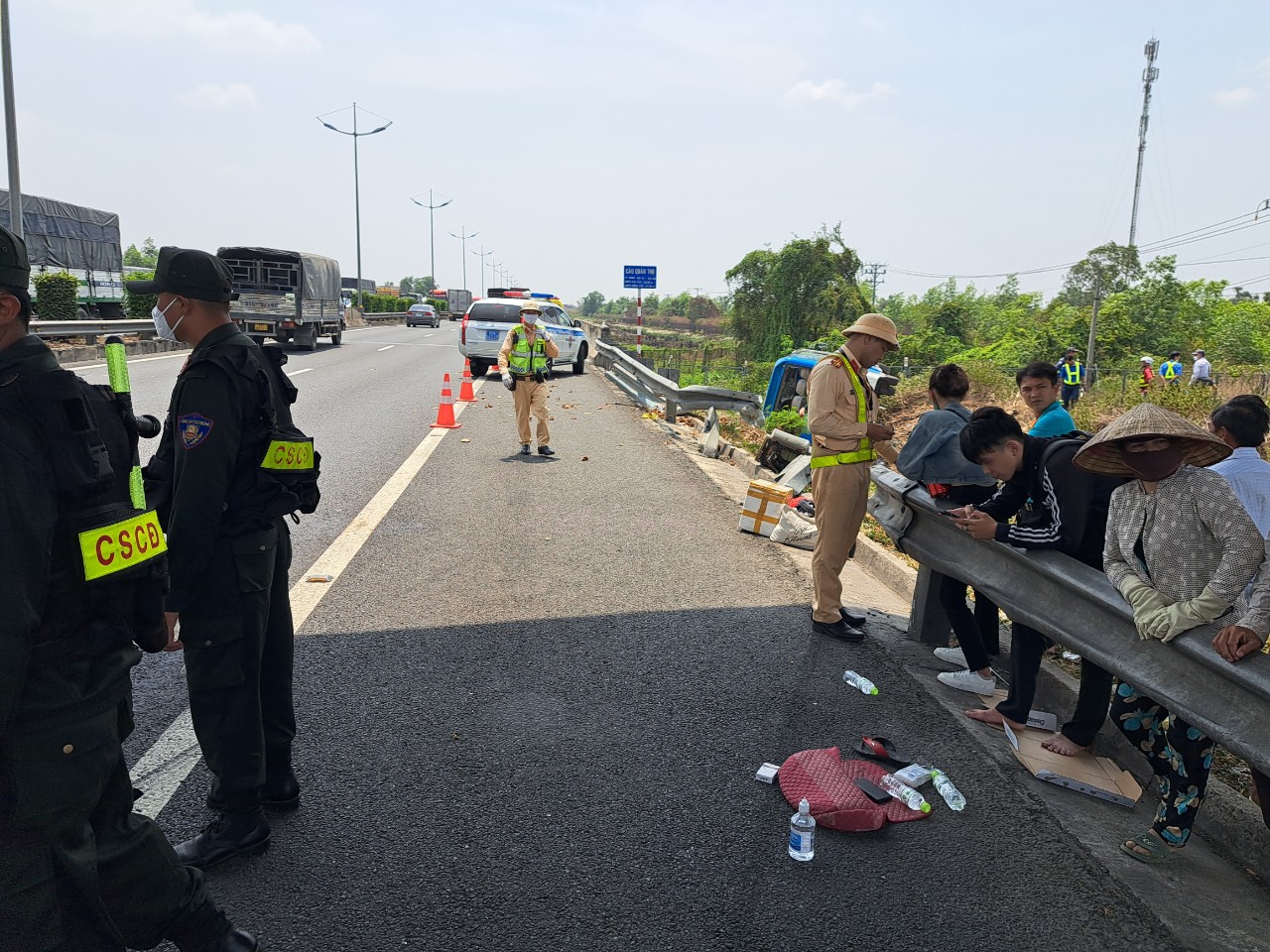 Diễn biến mới vụ lật xe khách trên cao tốc TP.HCM - Trung Lương làm nhiều người bị thương- Ảnh 1.
