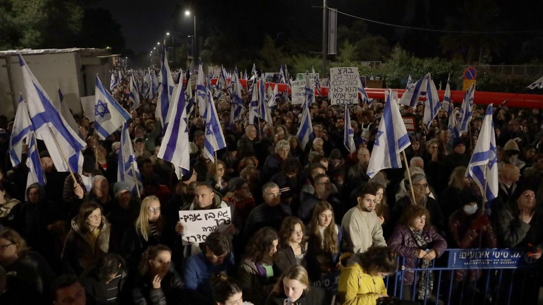 Hình ảnh biểu tình lớn ở nhiều thành phố Israel gây sức ép yêu cầu Thủ tướng Netanyahu phải từ chức- Ảnh 14.