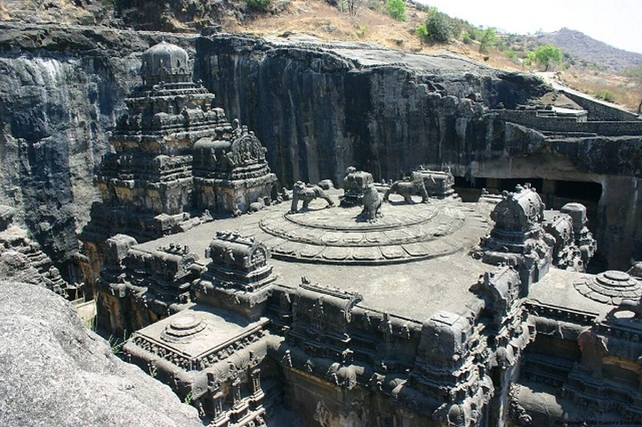 Cận cảnh ngôi đền cổ 1.200 năm tuổi được chạm khắc từ một khối đá khổng lồ- Ảnh 4.