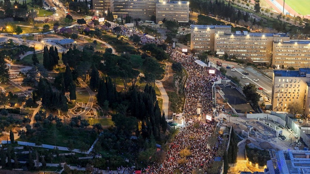Hình ảnh biểu tình lớn ở nhiều thành phố Israel gây sức ép yêu cầu Thủ tướng Netanyahu phải từ chức- Ảnh 9.