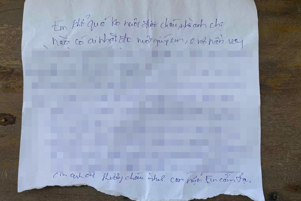 Bé trai 2 tuổi nghi bị bỏ rơi bên cao tốc Vĩnh Hảo - Phan Thiết, bên cạnh có mảnh giấy viết tay- Ảnh 2.