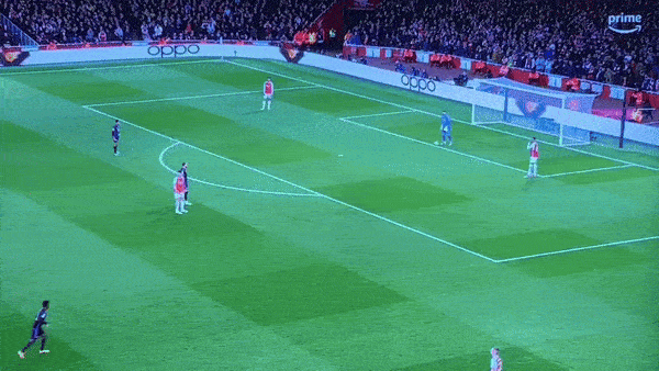 Kỳ lạ: Gabriel bắt bóng trong vòng cấm, Arsenal thoát 11m- Ảnh 2.