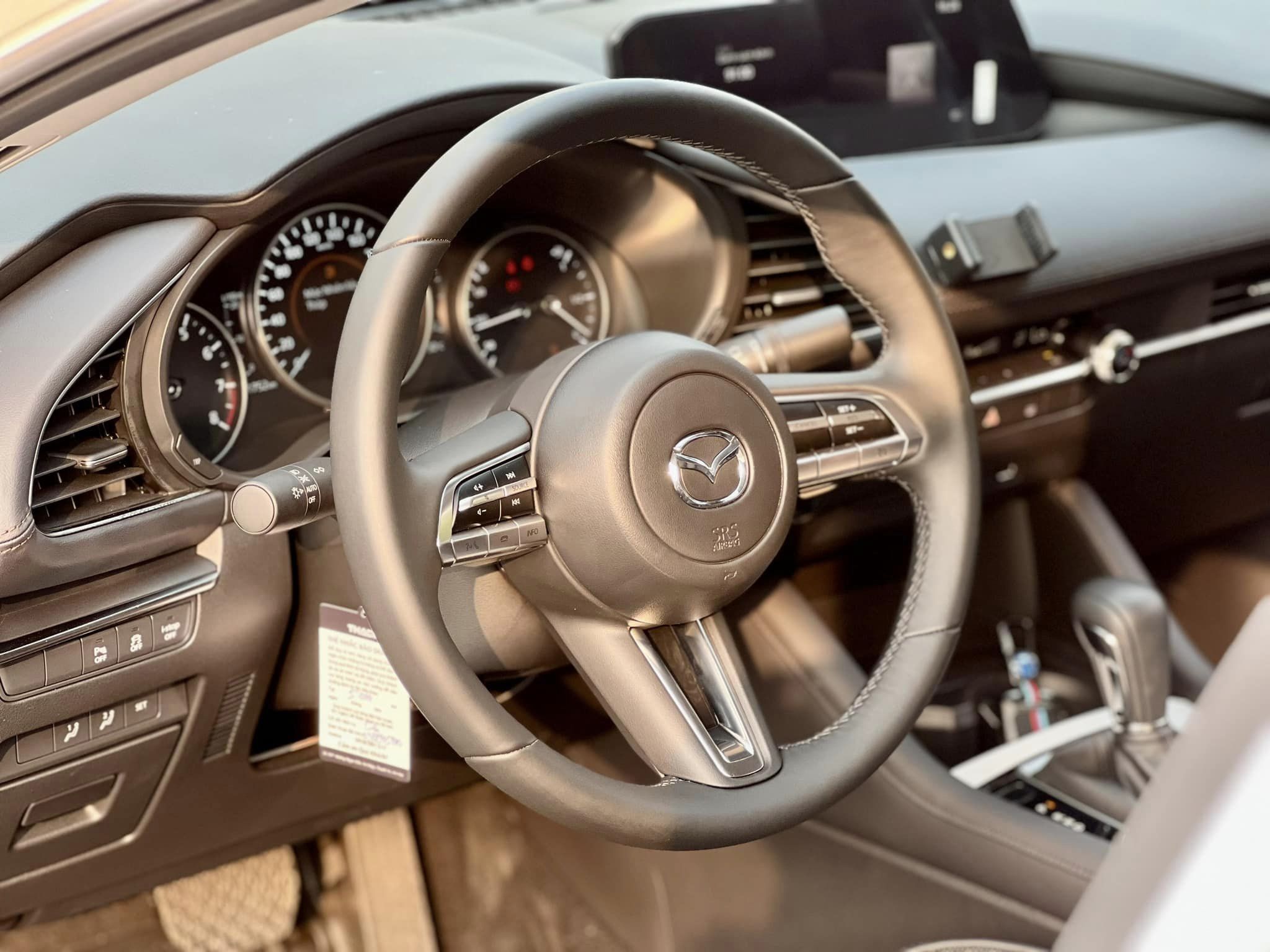Vừa đăng ký 20 ngày, Mazda 3 2024 đã rao bán giá rẻ khó tin- Ảnh 4.
