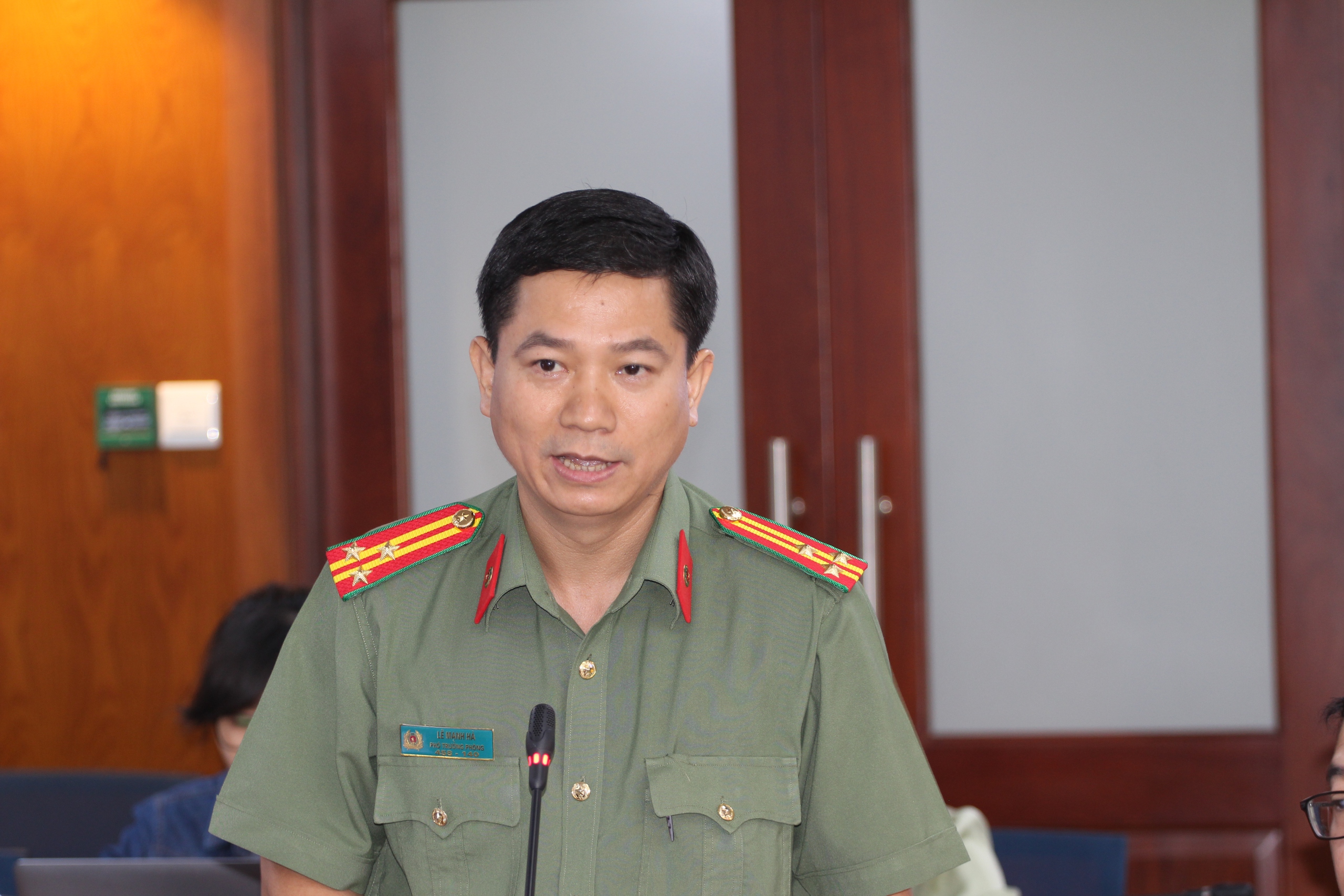 Từ vụ 2 bé gái thất lạc mẹ tại phố đi bộ Nguyễn Huệ, Công an TP.HCM cảnh báo về tội phạm mua bán người- Ảnh 1.