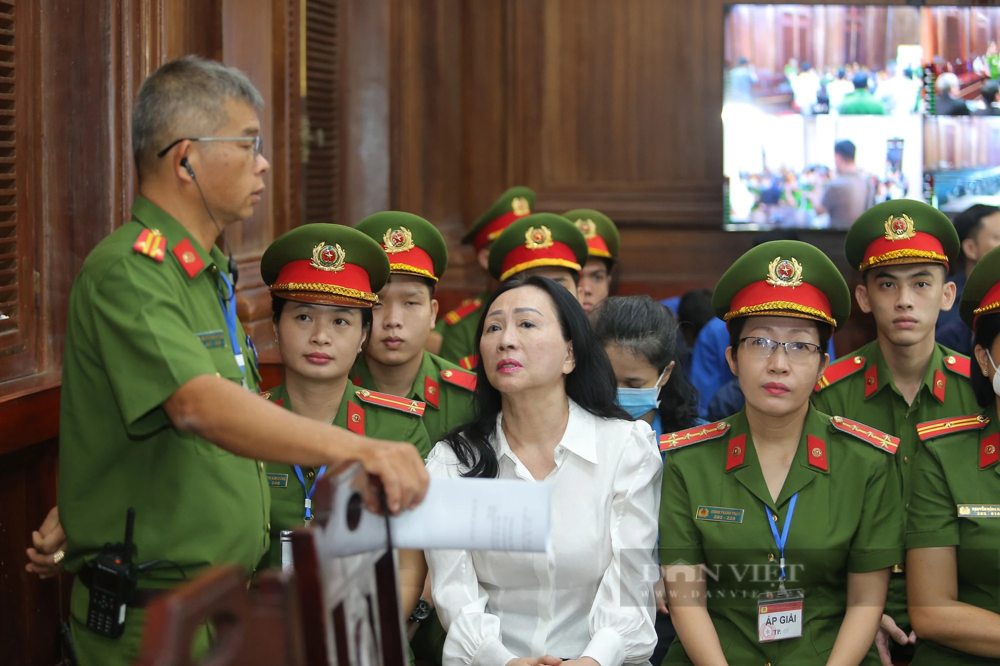 Hình ảnh Chủ tịch Vạn Thịnh Phát Trương Mỹ Lan và các đồng phạm nghe tuyên án- Ảnh 1.