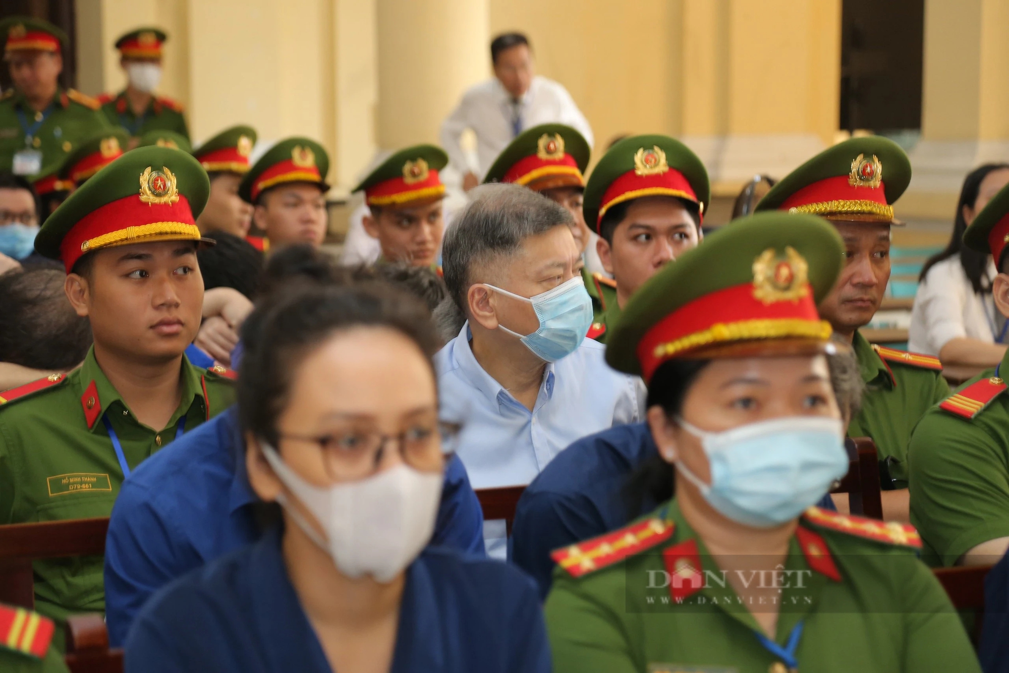 Hình ảnh Chủ tịch Vạn Thịnh Phát Trương Mỹ Lan và các đồng phạm nghe tuyên án- Ảnh 4.