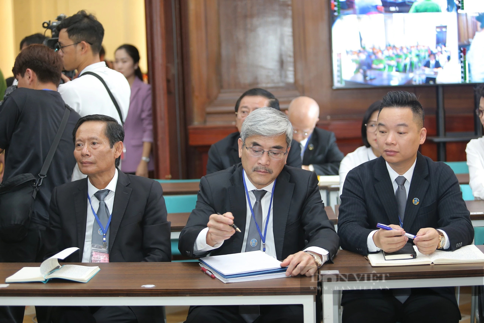 Hình ảnh Chủ tịch Vạn Thịnh Phát Trương Mỹ Lan và các đồng phạm nghe tuyên án- Ảnh 5.