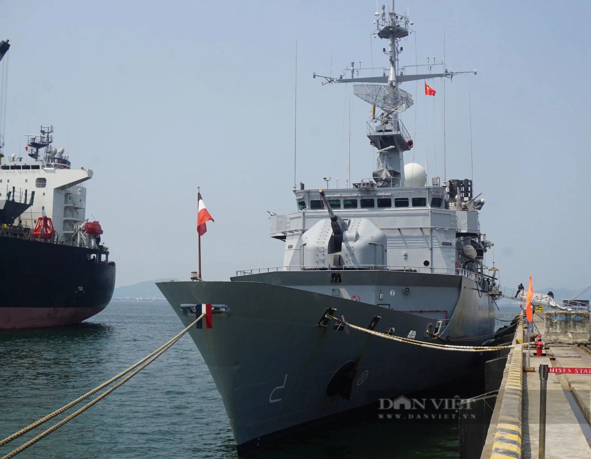 Mục sở thị tàu tuần dương của Hải quân Pháp đang thăm Đà Nẵng- Ảnh 1.