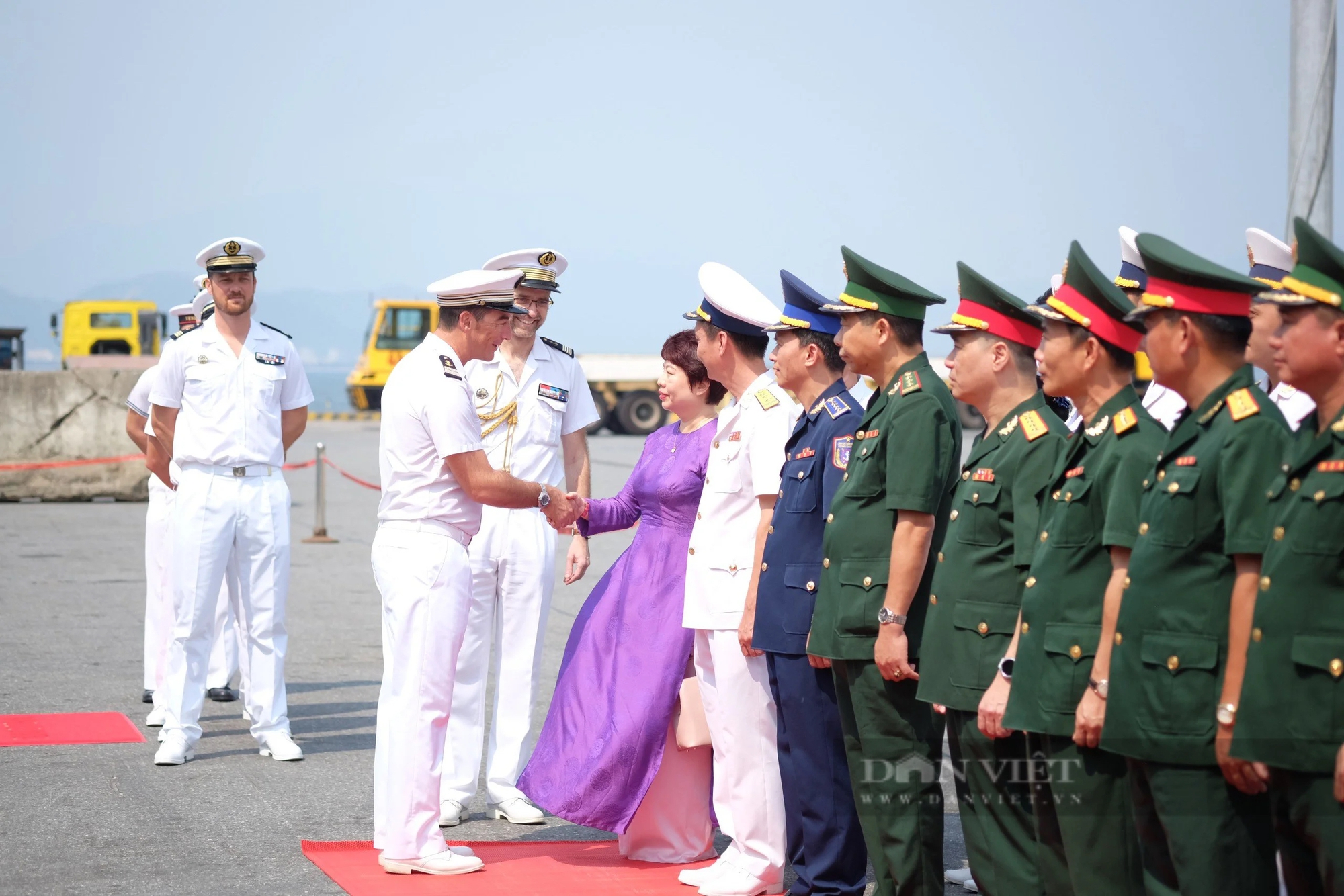 Mục sở thị tàu tuần dương của Hải quân Pháp đang thăm Đà Nẵng- Ảnh 2.