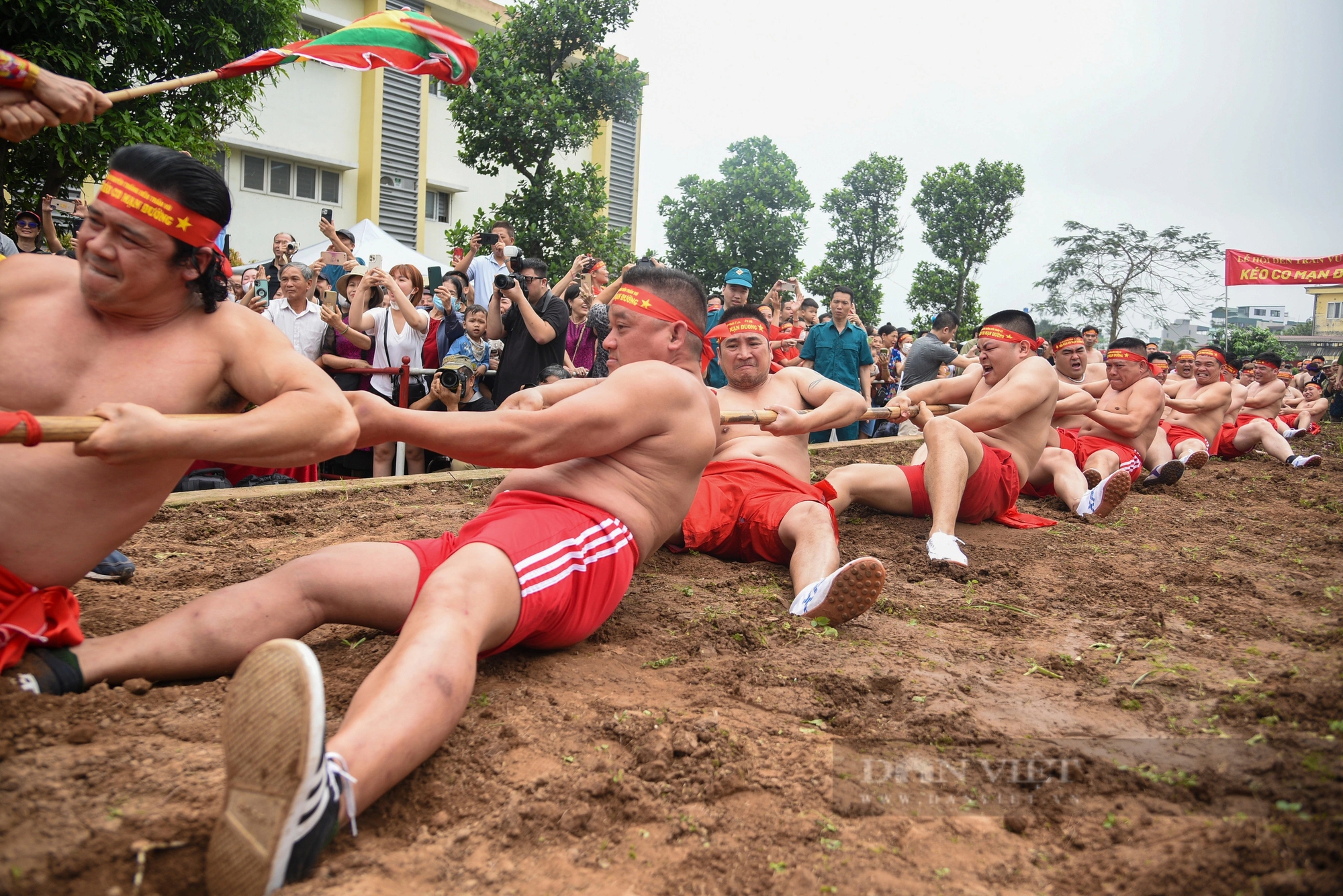 Độc đáo trò kéo co ngồi tại một lễ hội ở Hà Nội- Ảnh 9.