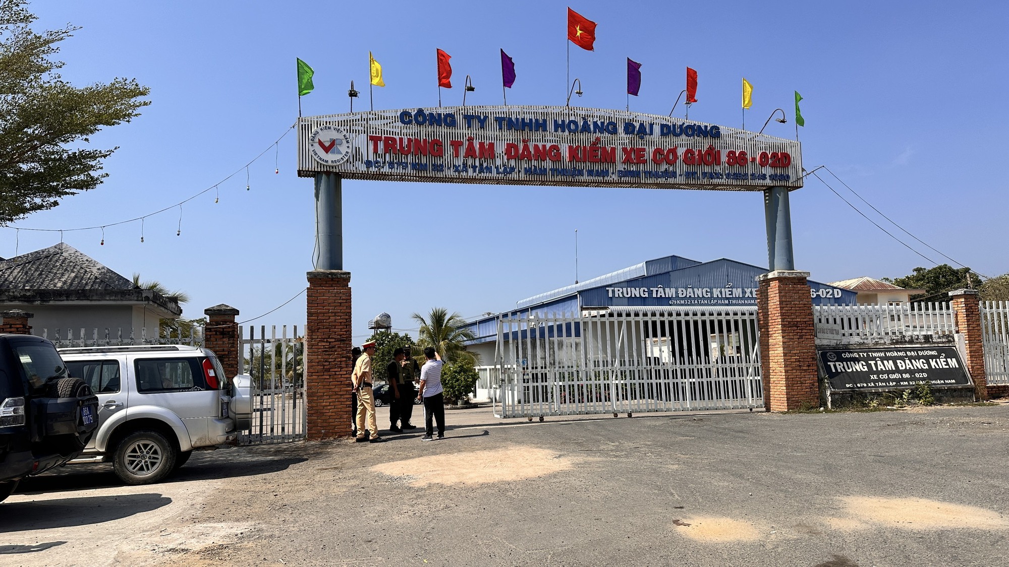 Bắt giam 2 Phó Giám đốc Trung tâm đăng kiểm ở Bình Thuận về tội nhận hối lộ- Ảnh 3.