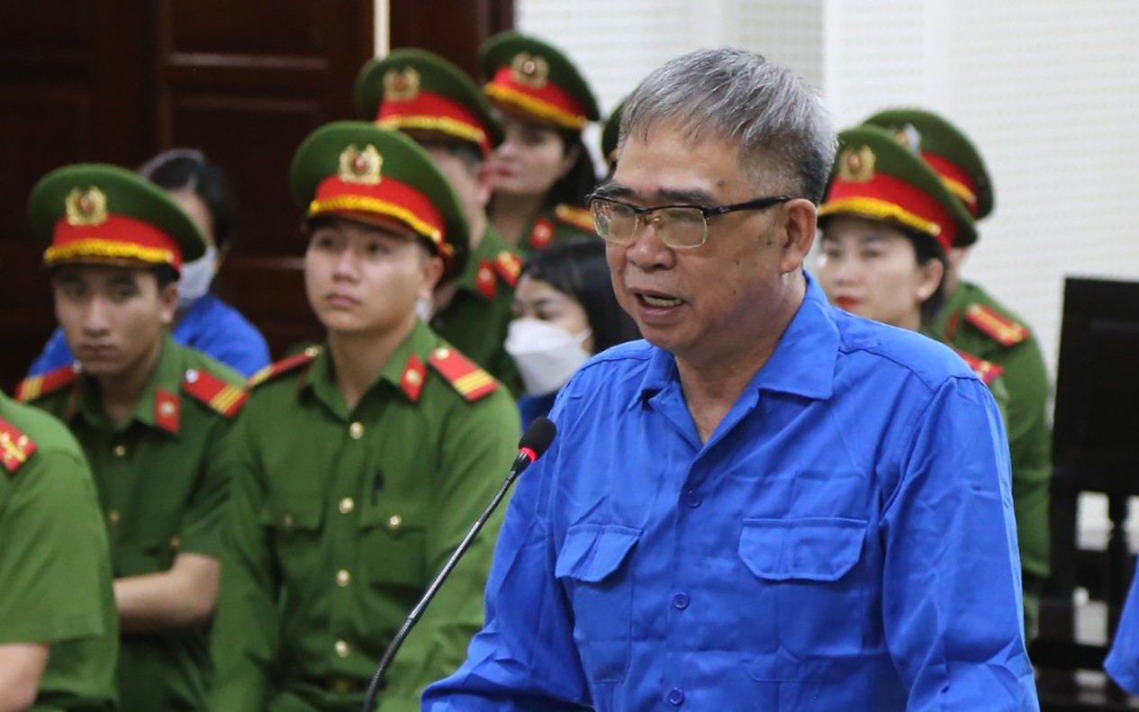 Cựu Thiếu tướng Đỗ Hữu Ca sau một đêm suy nghĩ đã nhận tội, nói tư duy pháp luật của mình lỗi thời