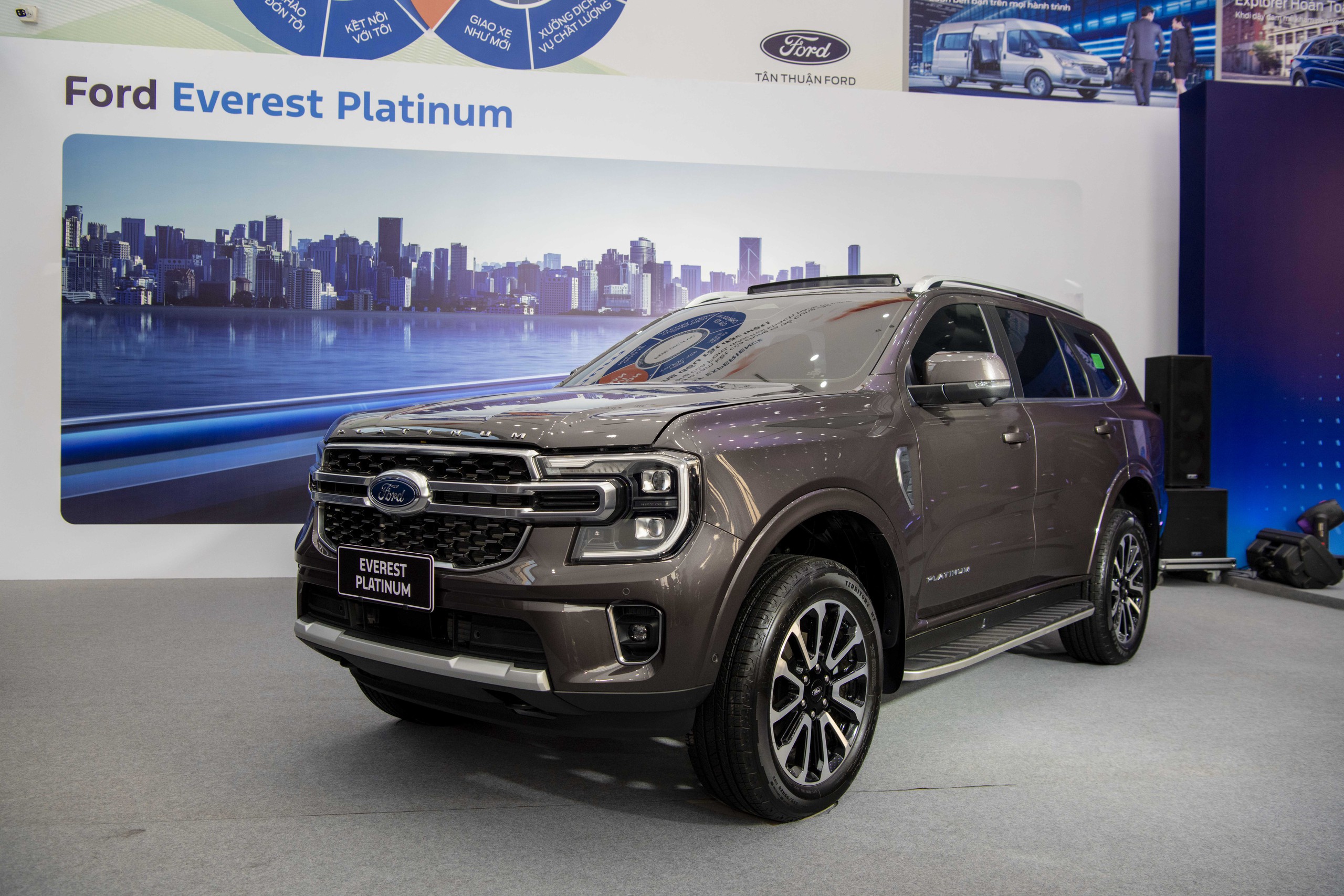 Công bố giá Ford Everest Platinum và Ranger Stormtrak: Từ 1,039 tỷ đồng, thiết kế mới cho khách hàng Việt- Ảnh 1.