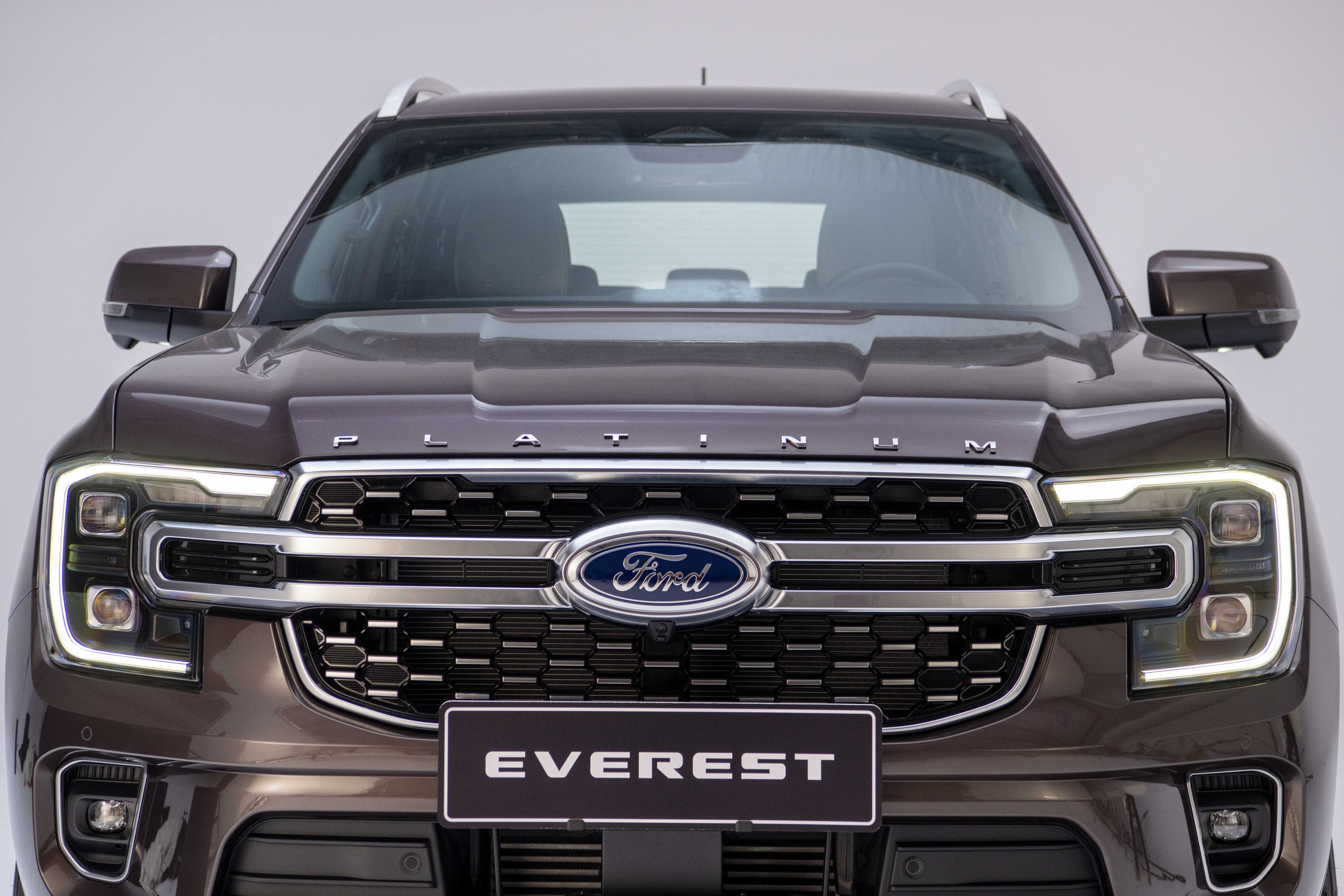 Công bố giá Ford Everest Platinum và Ranger Stormtrak: Từ 1,039 tỷ đồng, thiết kế mới cho khách hàng Việt- Ảnh 3.