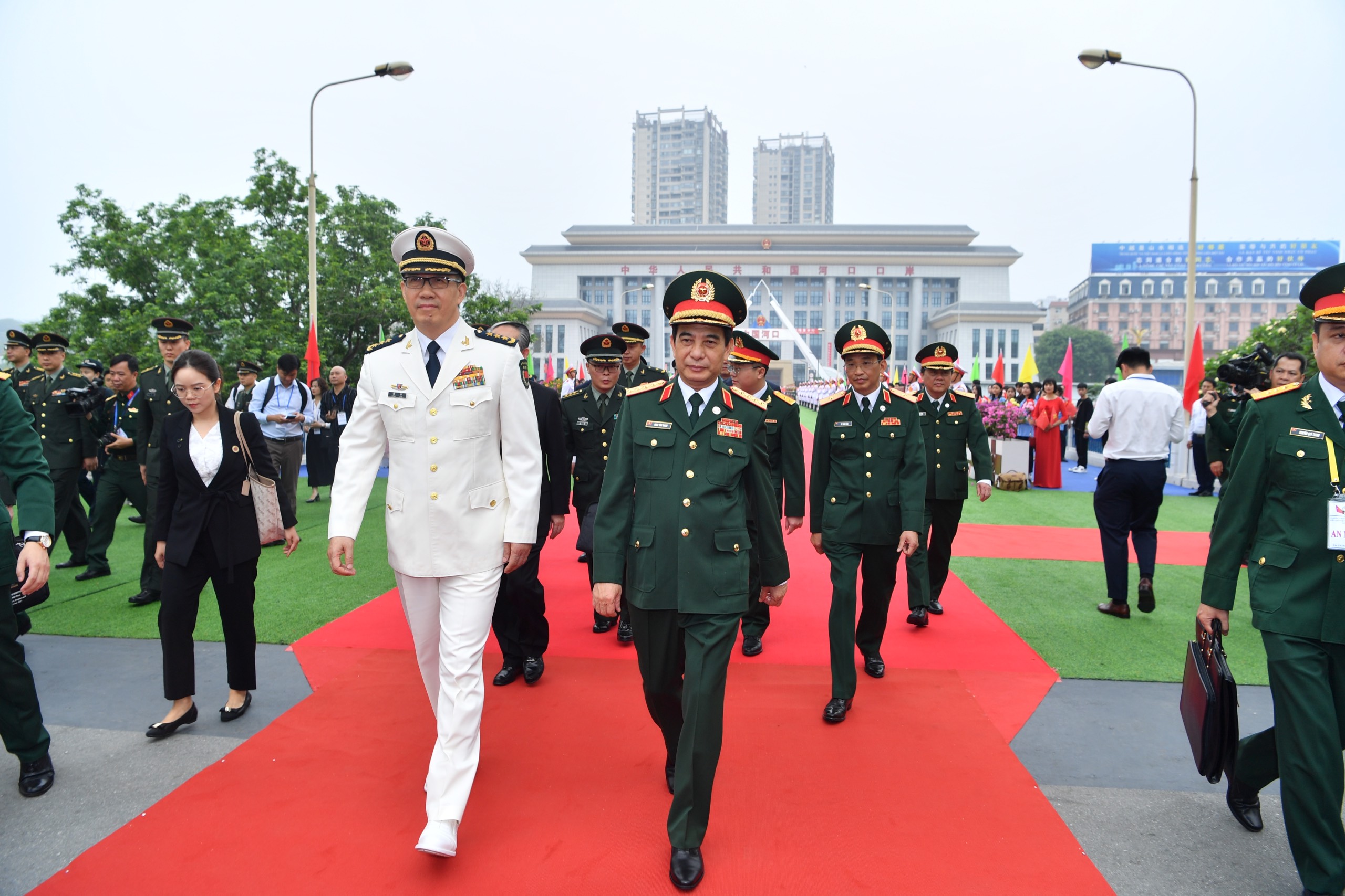 Giao lưu hữu nghị quốc phòng biên giới Việt - Trung lần thứ 8 - Ảnh 1.