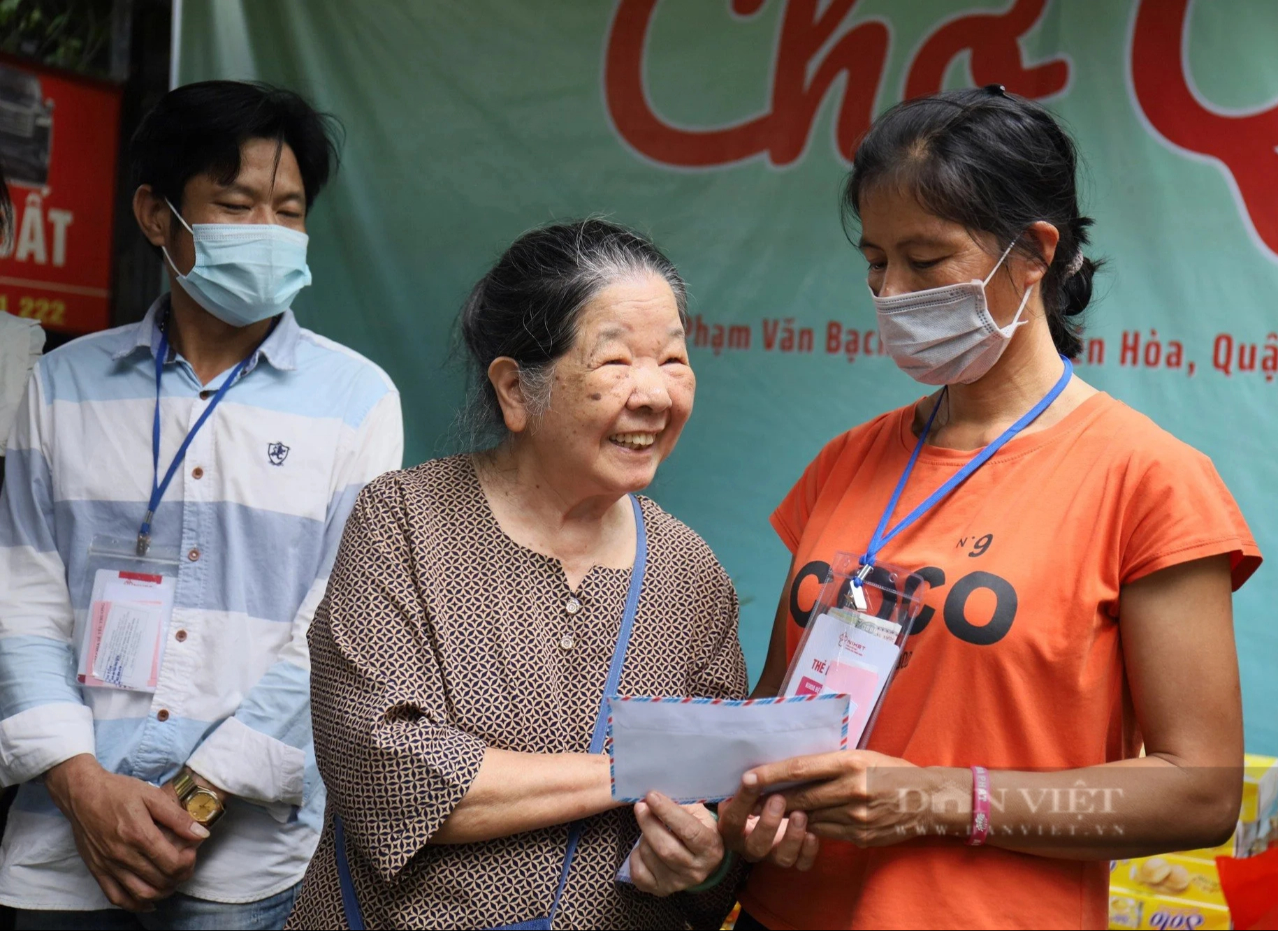 Trích lương hưu góp quỹ tặng bữa ăn cho bệnh nhân và người mù Hà Nội- Ảnh 3.