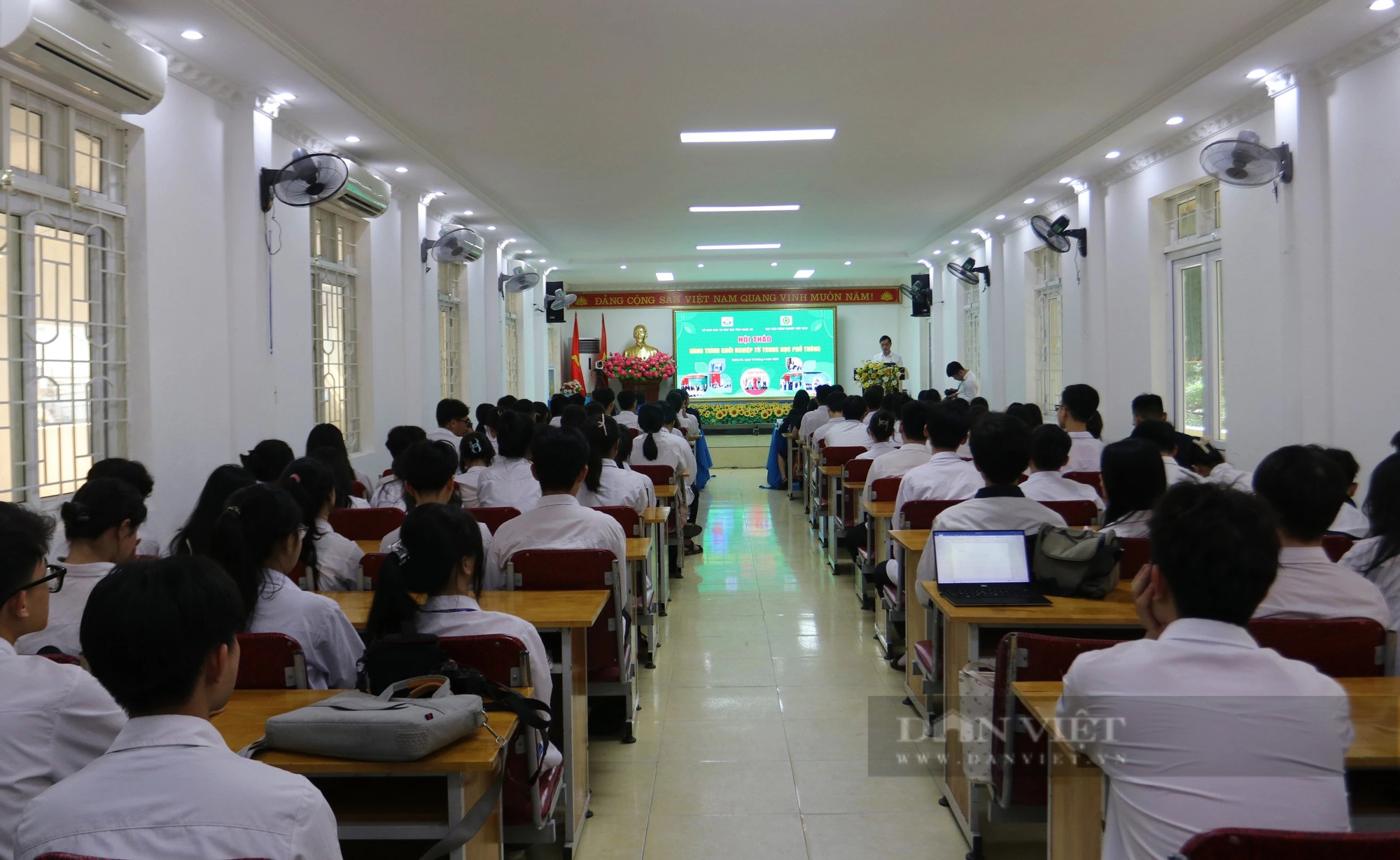Học sinh Nghệ An hào hứng với hội thảo “Hành trình khởi nghiệp từ trung học phổ thông” của Học viện Nông nghiệp Việt Nam- Ảnh 2.
