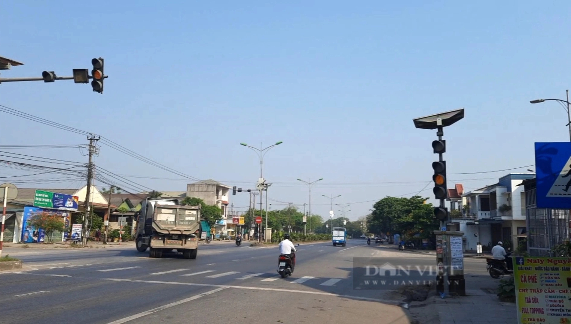 Đèn giao thông hư hỏng trên quốc lộ 1A qua Quảng Trị: Tai nạn xảy ra, ai chịu trách nhiệm- Ảnh 1.