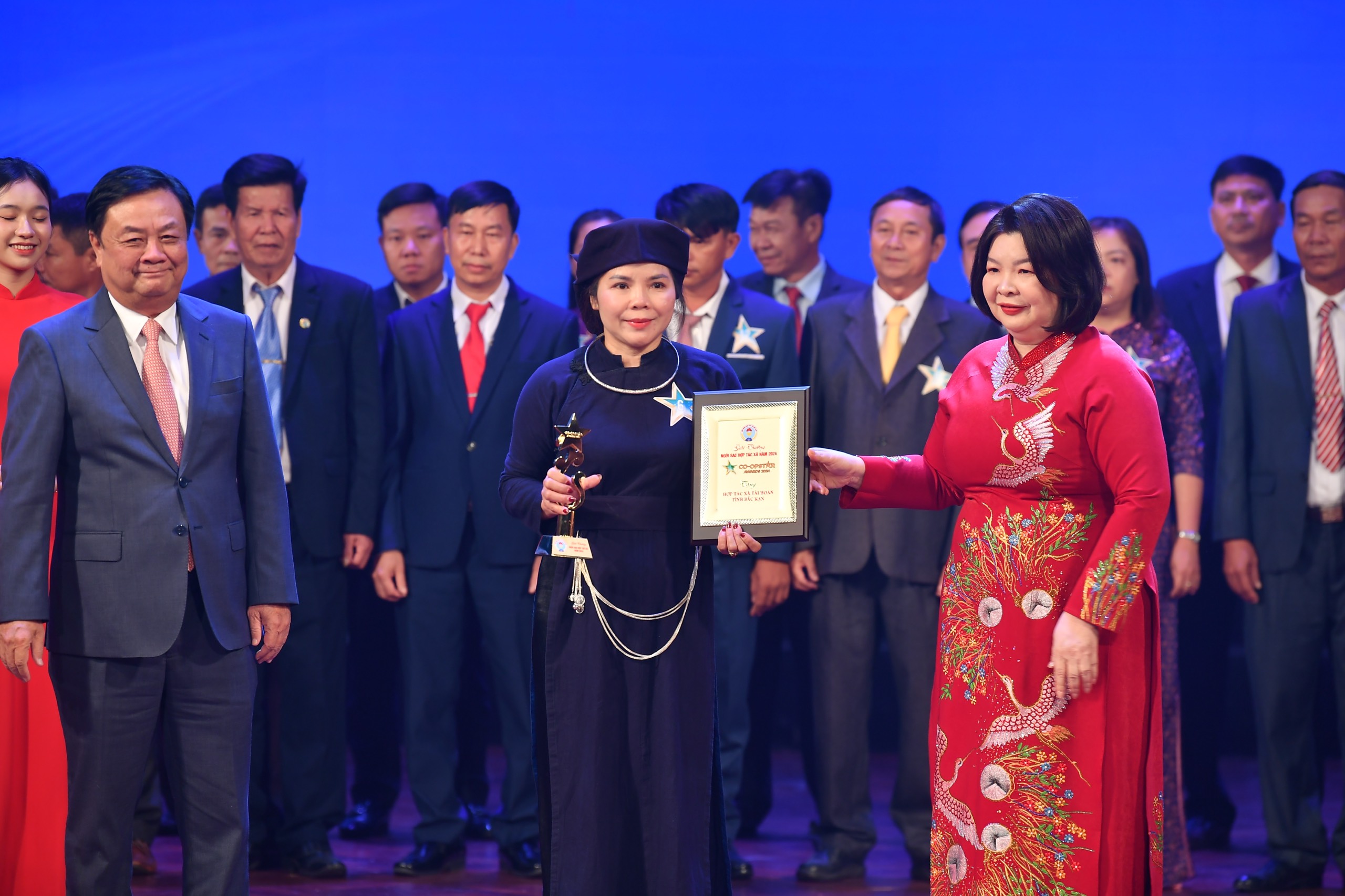 Trao giải "Co-op Star Awards 2024", Phó Thủ tướng Lê Minh Khái đánh giá cao sáng kiến của Liên minh Hợp tác xã- Ảnh 2.