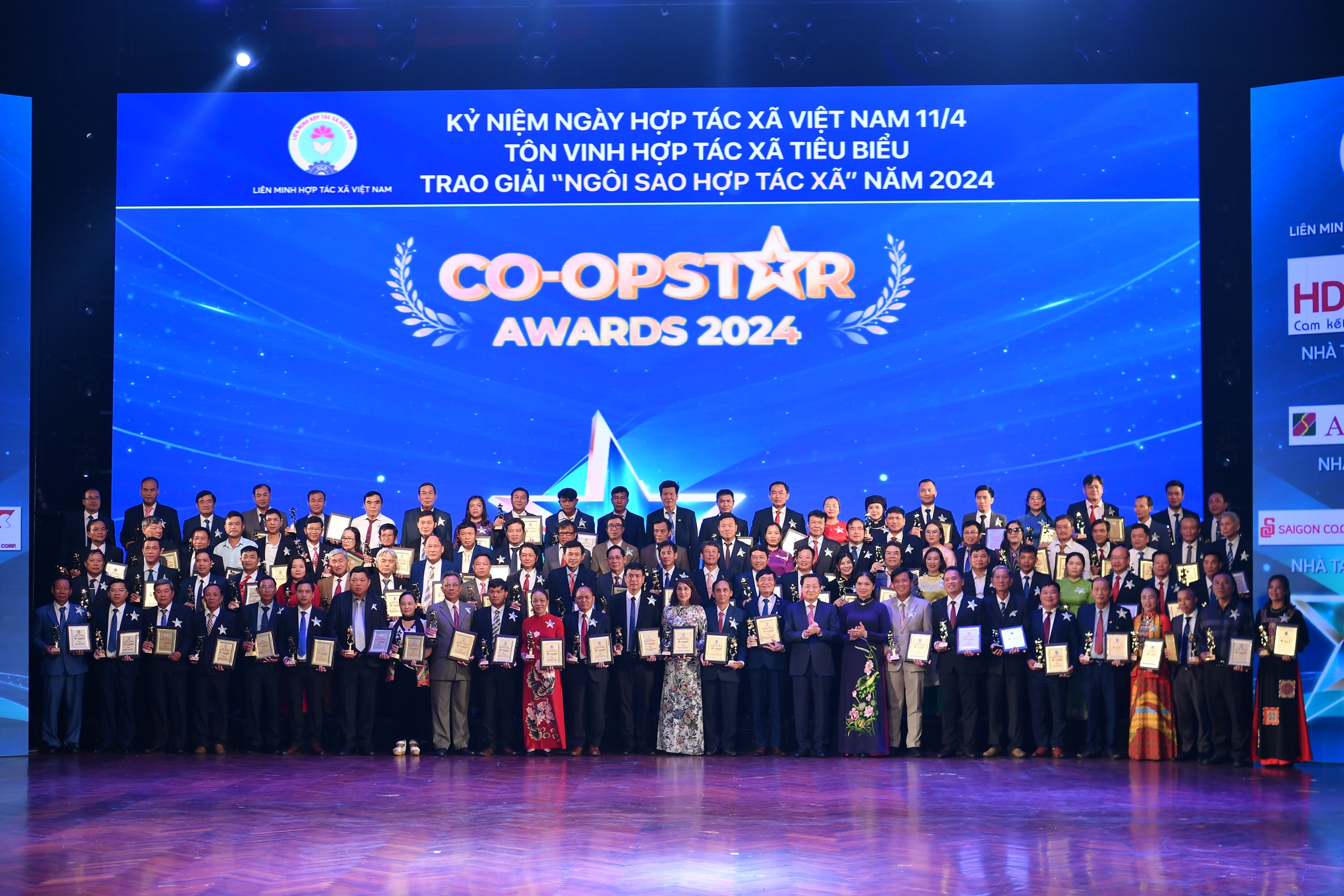 Trao giải "Co-op Star Awards 2024", Phó Thủ tướng Lê Minh Khái đánh giá cao sáng kiến của Liên minh Hợp tác xã- Ảnh 3.