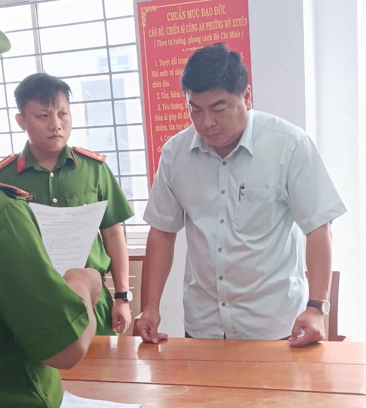 Bắt tạm giam ông Nguyễn Bảo Sinh, Phó Chủ tịch UBND TP.Long Xuyên- Ảnh 1.