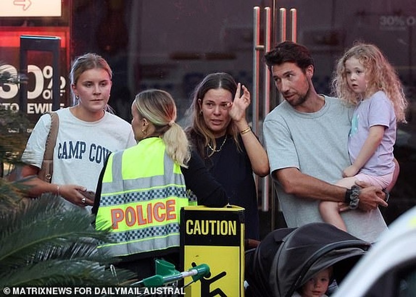 Hiện trường vụ đâm dao kinh hoàng tại trung tâm mua sắm ở Australia khiến 5 người thiệt mạng- Ảnh 12.