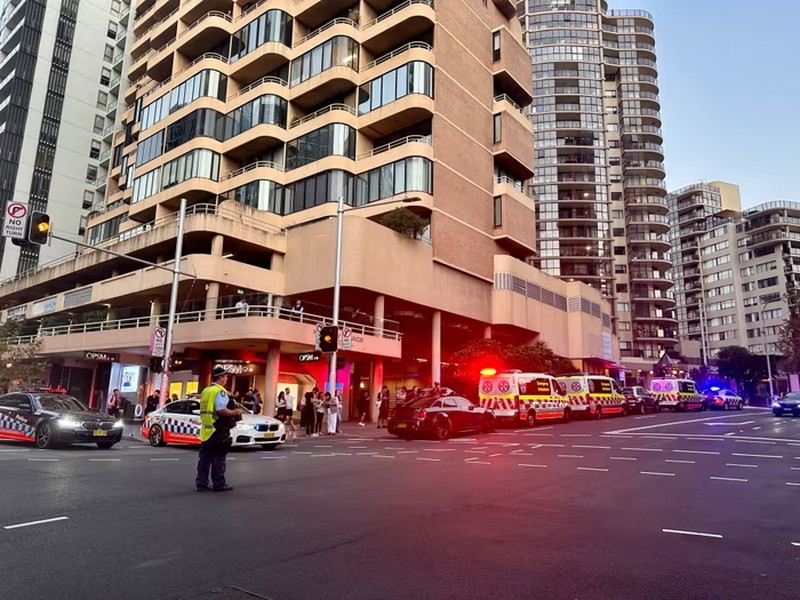 Hiện trường vụ đâm dao kinh hoàng tại trung tâm mua sắm ở Australia khiến 5 người thiệt mạng- Ảnh 5.