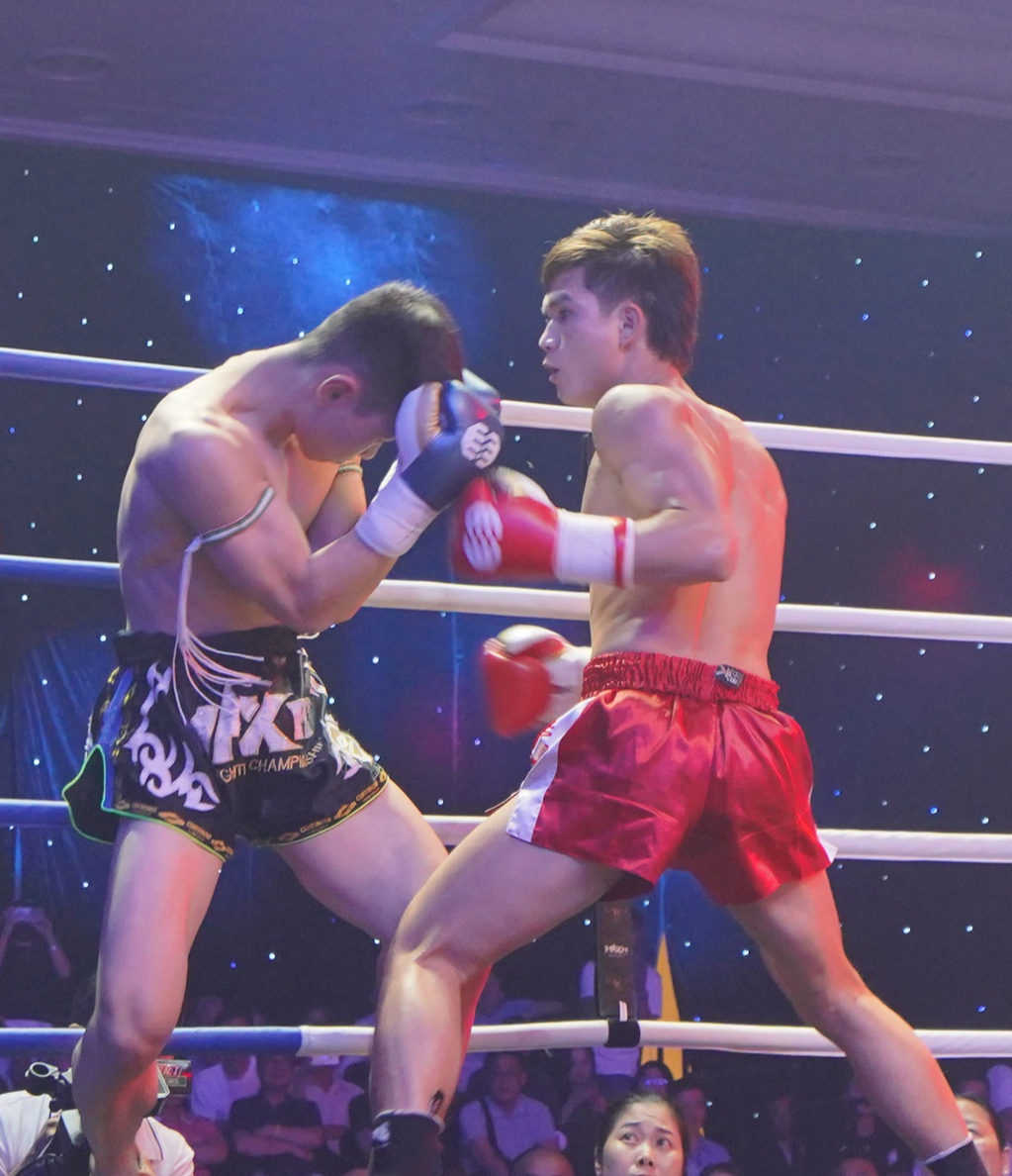 Nhà vô địch SEA Games 31 Nguyễn Quang Huy hạ knock-out võ sĩ Hàn Quốc- Ảnh 1.