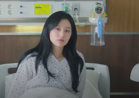 Phim Nữ hoàng nước mắt (Queen of Tears) tập 12: Kim Soo Hyun bị thương, Kim Ji Won còn hy vọng chữa khỏi bệnh?- Ảnh 2.