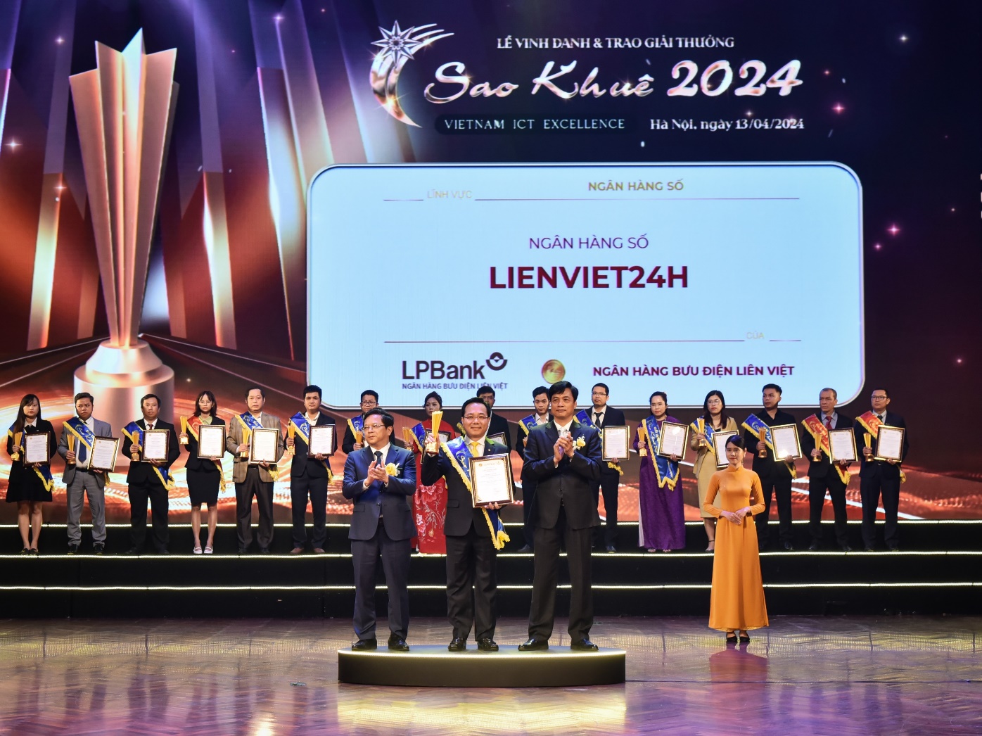 LPBank tiếp tục ghi danh tại giải thưởng Sao Khuê 2024- Ảnh 1.