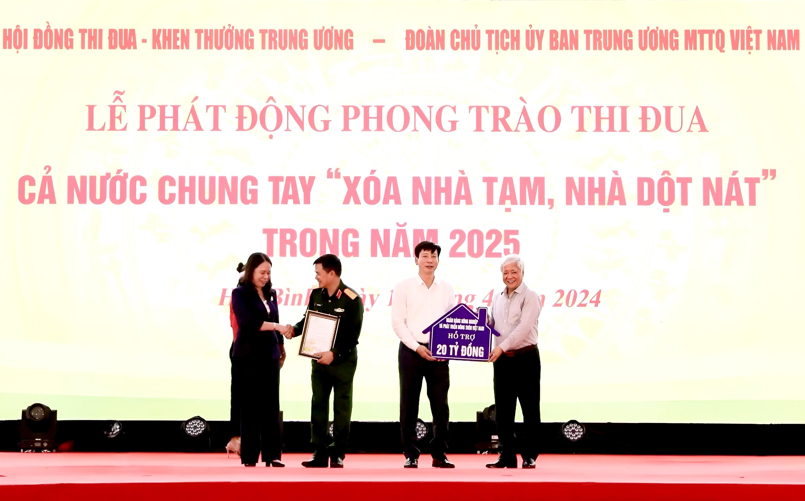 Agribank cùng ngành ngân hàng tích cực hưởng ứng phong trào thi đua cả nước chung tay “xóa nhà tạm, nhà dột nát”- Ảnh 1.