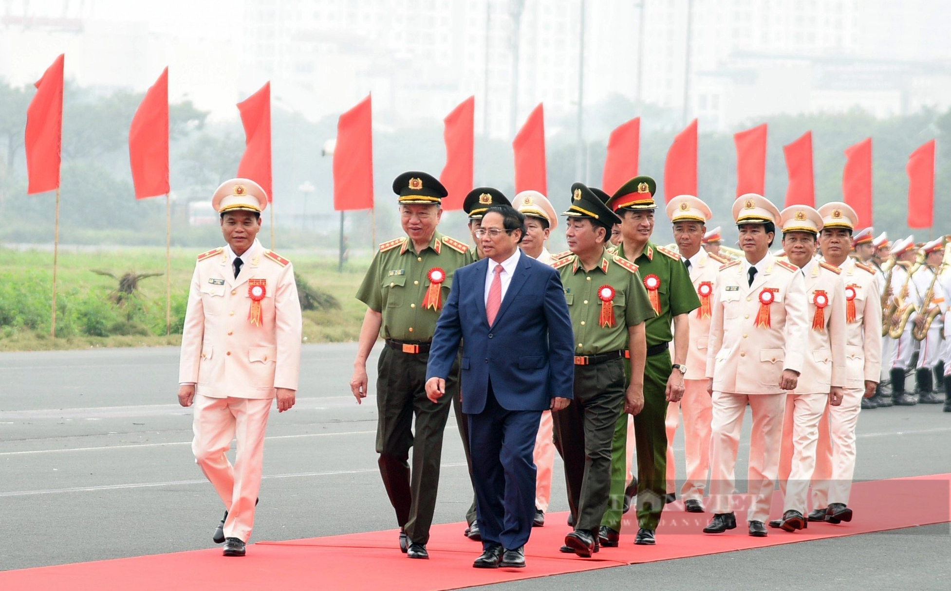 Thủ tướng dự lễ diễu binh kỷ niệm 50 năm Ngày truyền thống lực lượng CSCĐ- Ảnh 1.