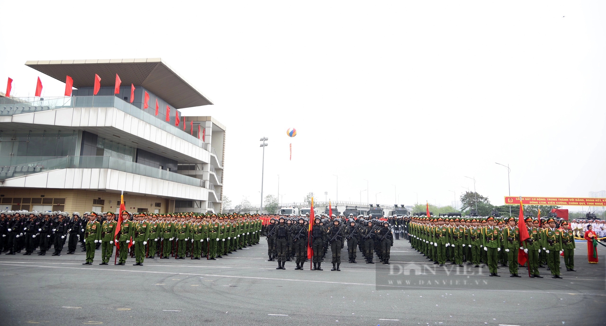 Thủ tướng dự lễ diễu binh kỷ niệm 50 năm Ngày truyền thống lực lượng CSCĐ- Ảnh 3.