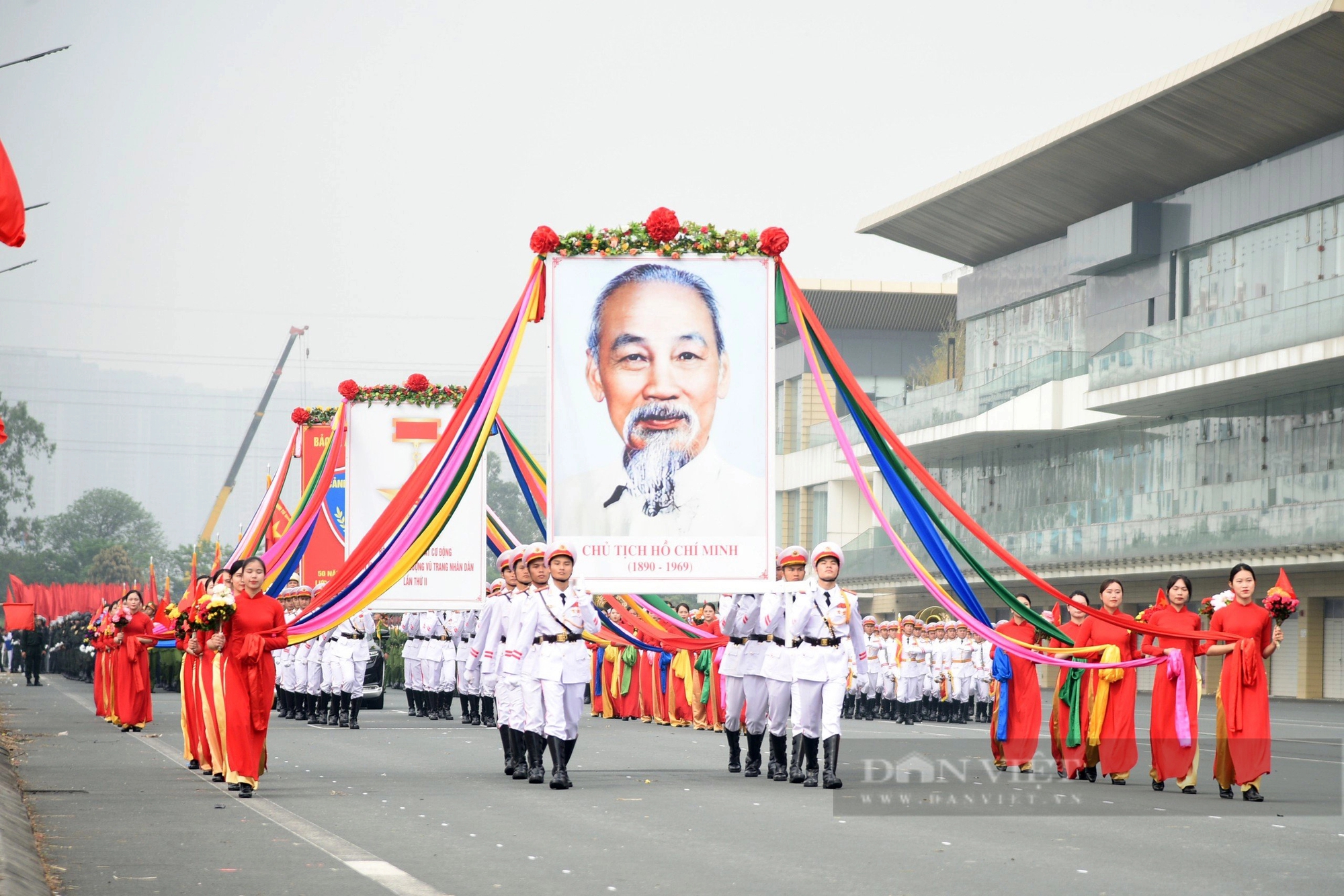 Thủ tướng dự lễ diễu binh kỷ niệm 50 năm Ngày truyền thống lực lượng CSCĐ- Ảnh 4.
