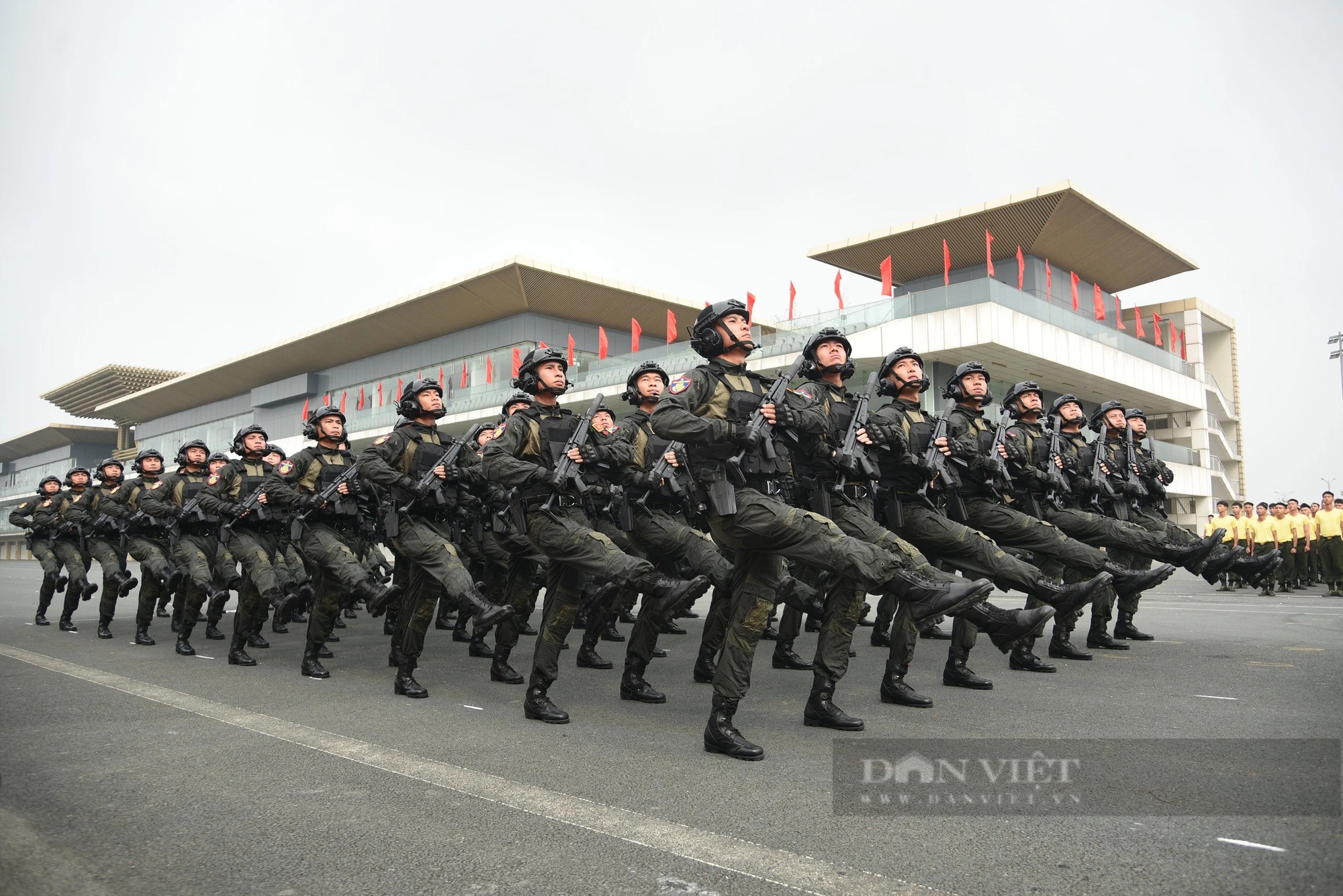 Thủ tướng dự lễ diễu binh kỷ niệm 50 năm Ngày truyền thống lực lượng CSCĐ- Ảnh 7.