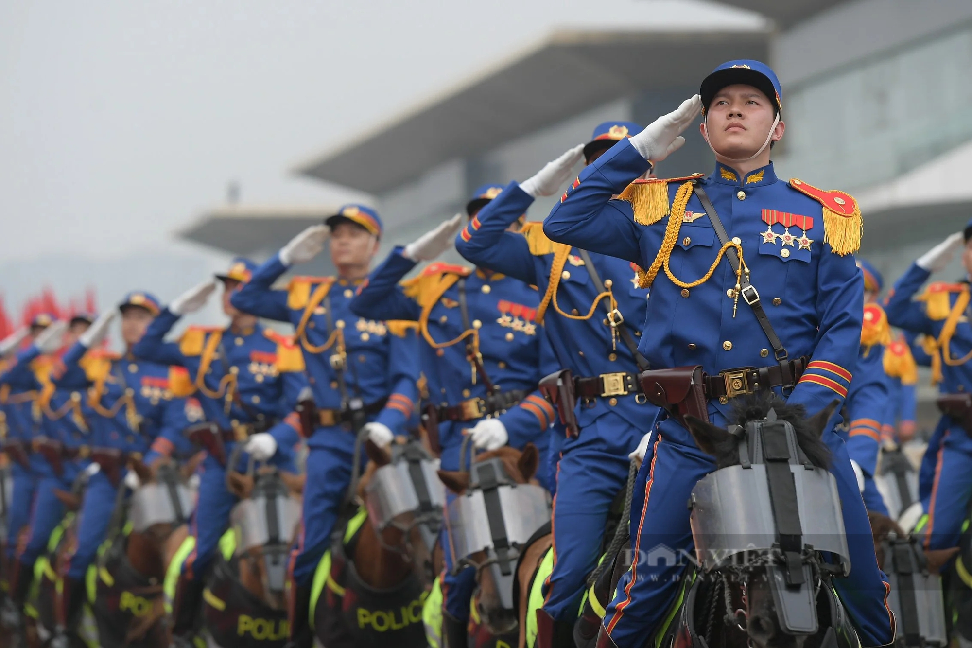 Trang phục mới của lực lượng Kỵ binh cảnh sát cơ động tại lễ diễu binh 50 năm ngày truyền thống- Ảnh 5.