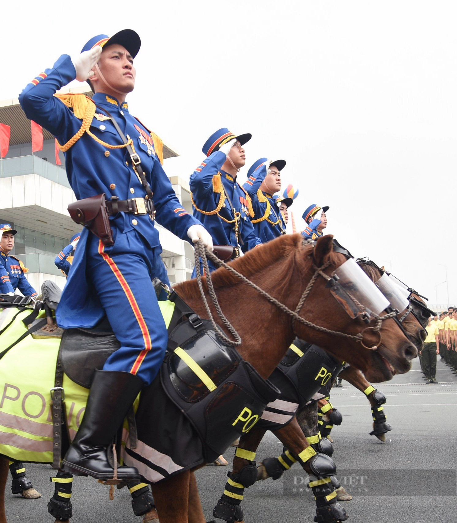 Trang phục mới của lực lượng Kỵ binh cảnh sát cơ động tại lễ diễu binh 50 năm ngày truyền thống- Ảnh 6.