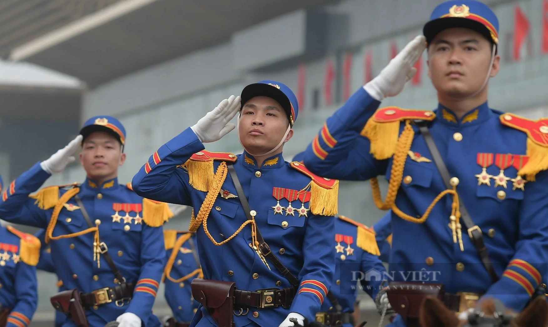 Trang phục mới của lực lượng Kỵ binh cảnh sát cơ động tại lễ diễu binh 50 năm ngày truyền thống- Ảnh 7.