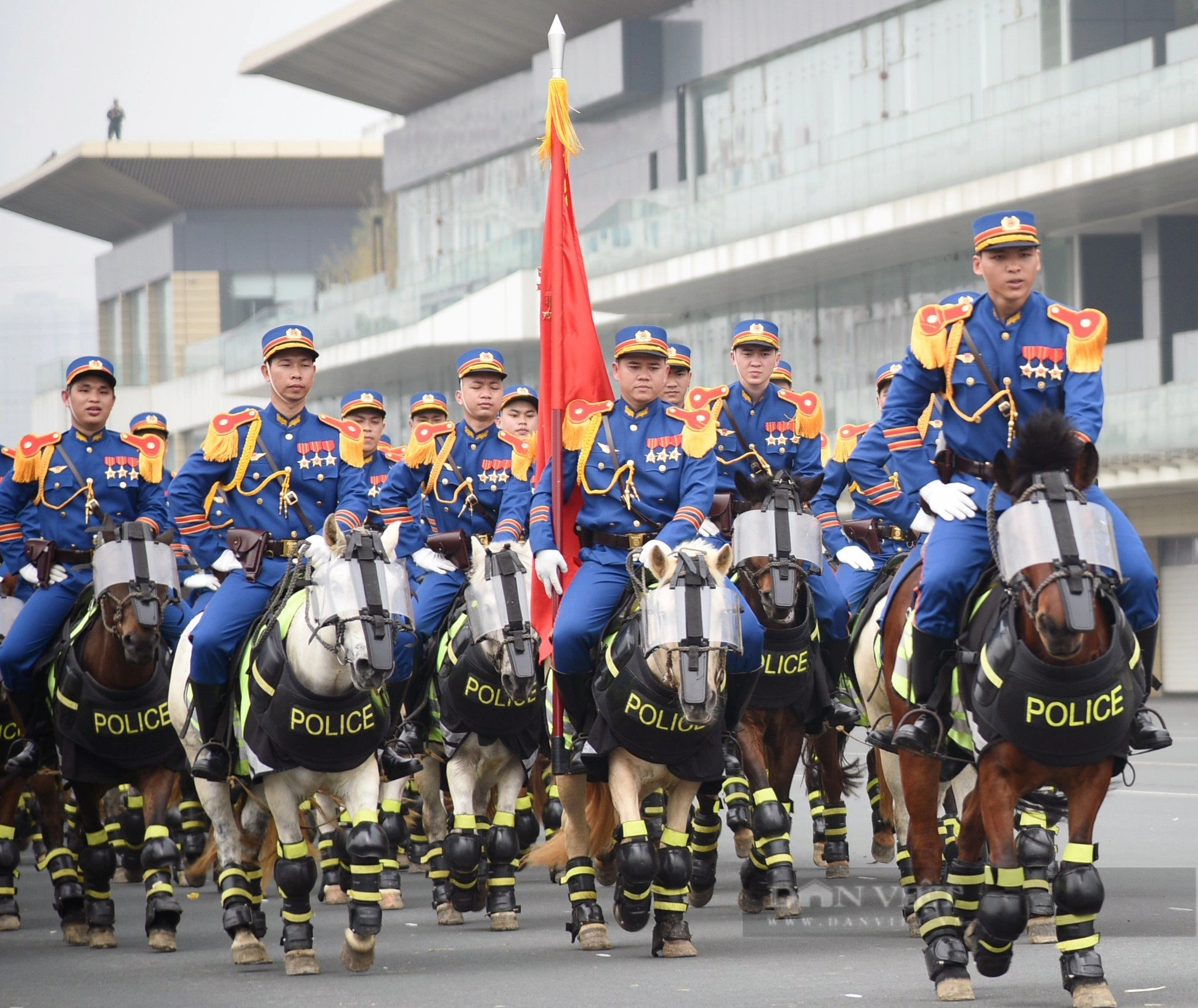 Trang phục mới của lực lượng Kỵ binh cảnh sát cơ động tại lễ diễu binh 50 năm ngày truyền thống- Ảnh 8.