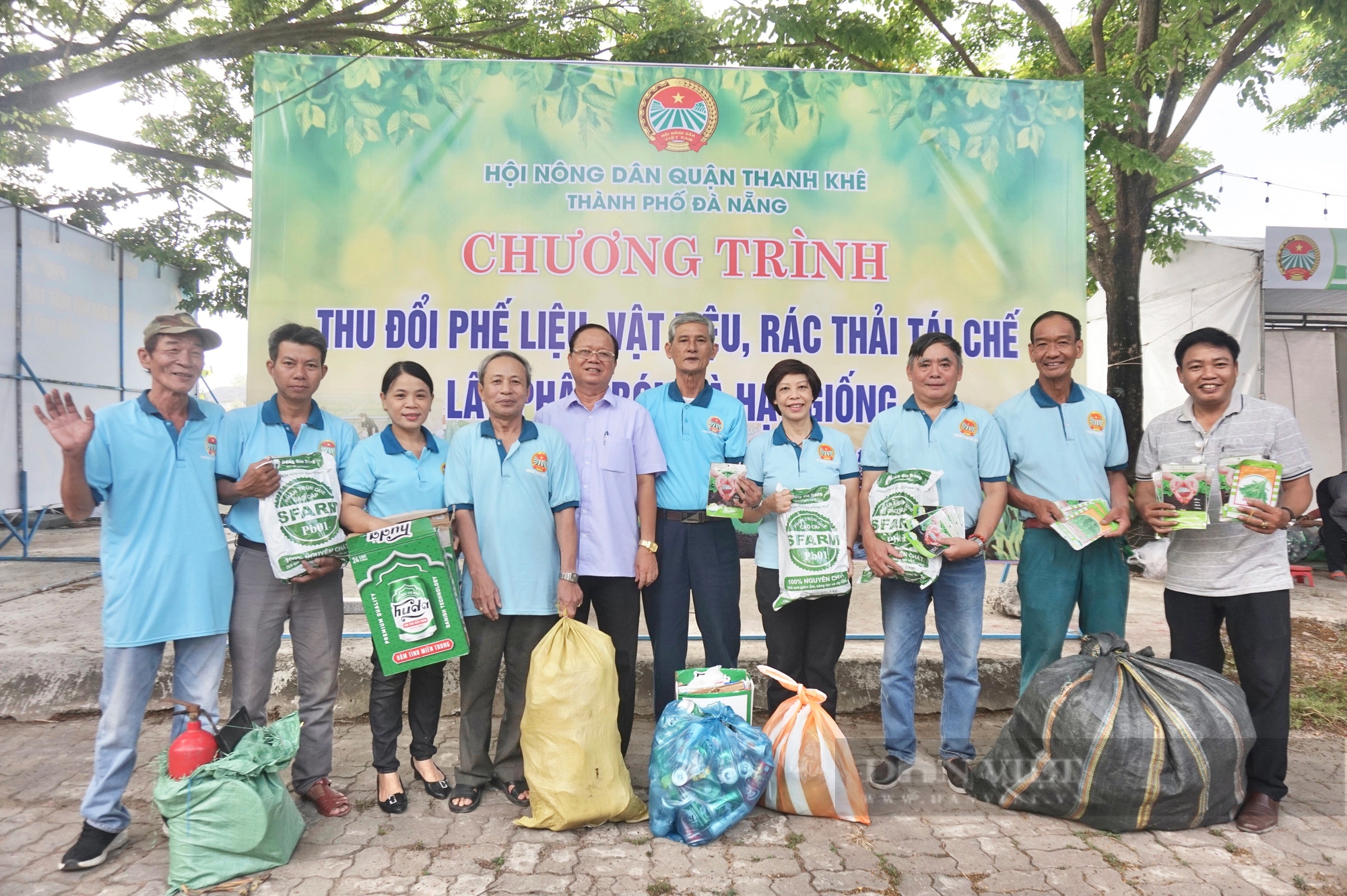 Đổi rác thải lấy loại quà bất ngờ, nông dân Đà Nẵng chung tay bảo vệ môi trường- Ảnh 1.